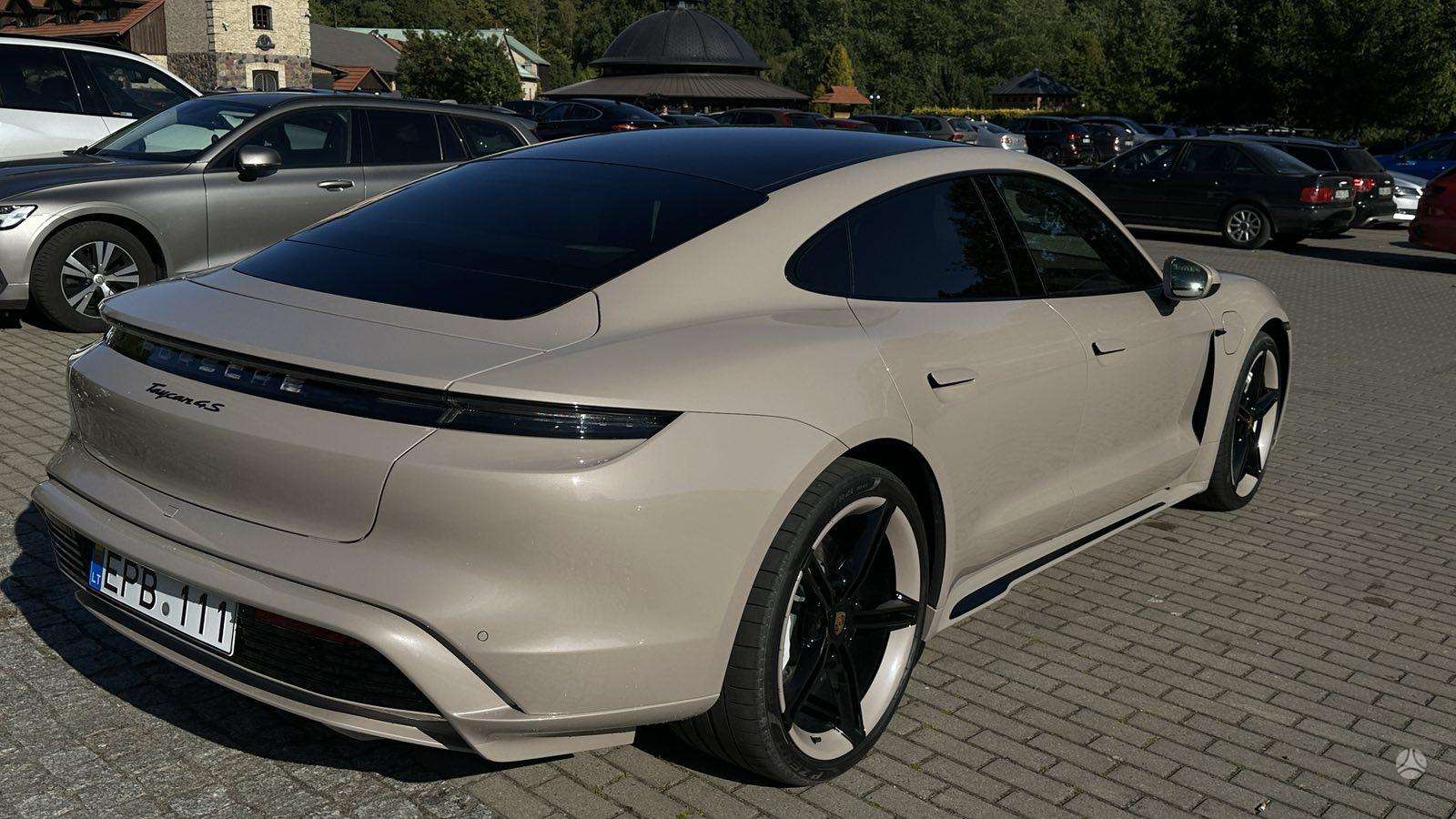 2021 Porsche Taycan photo 6