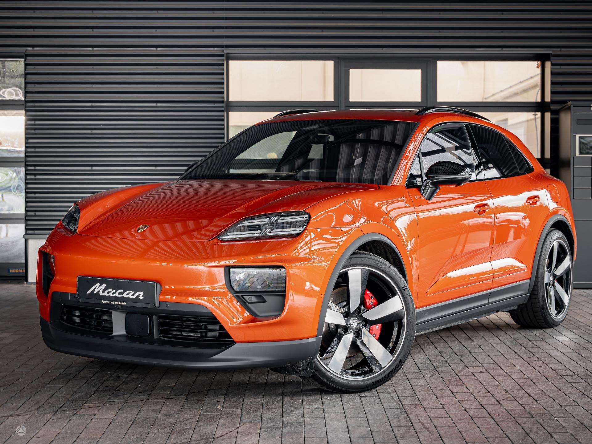 2025 Porsche Macan photo 2