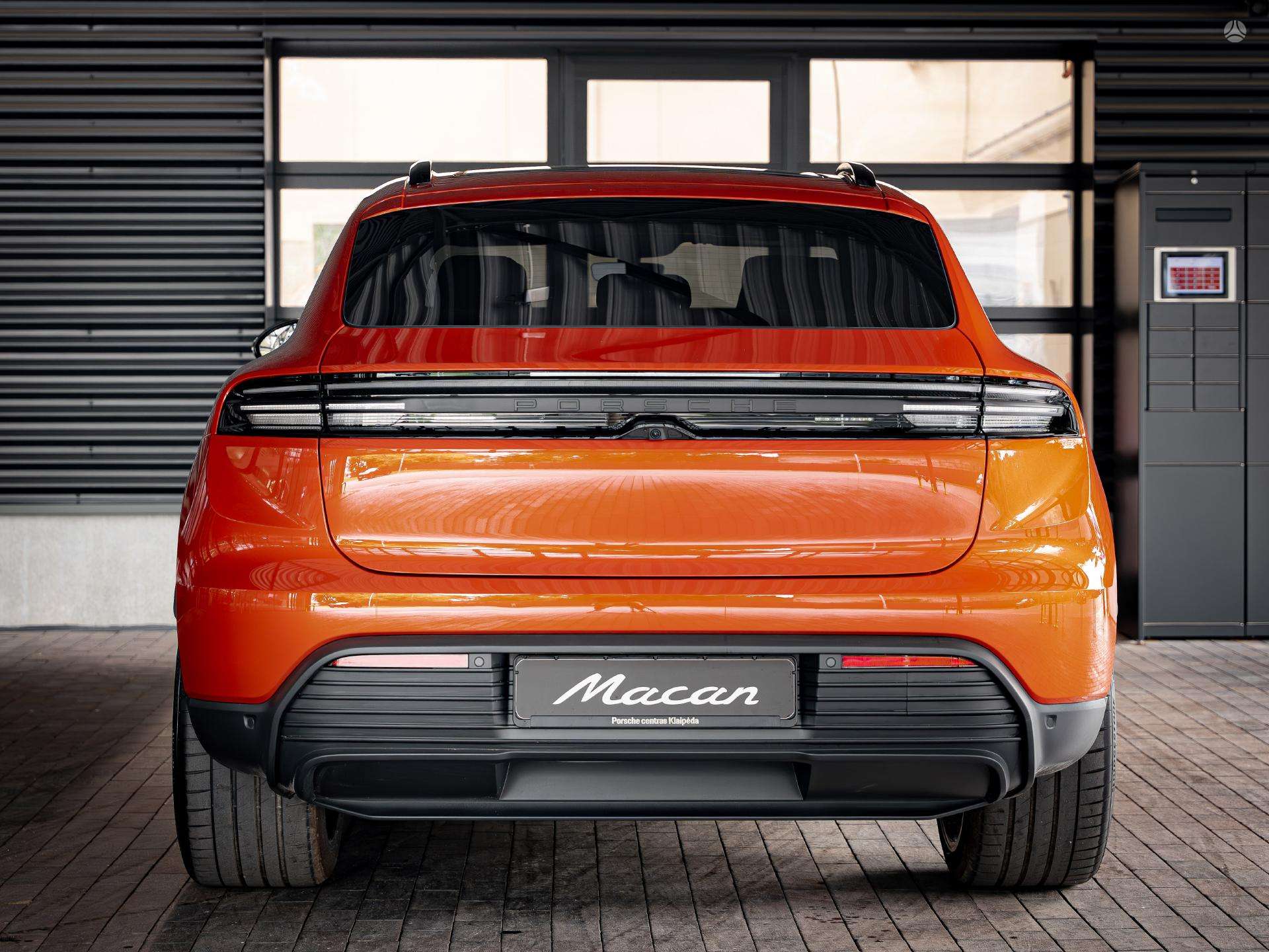 2025 Porsche Macan photo 5
