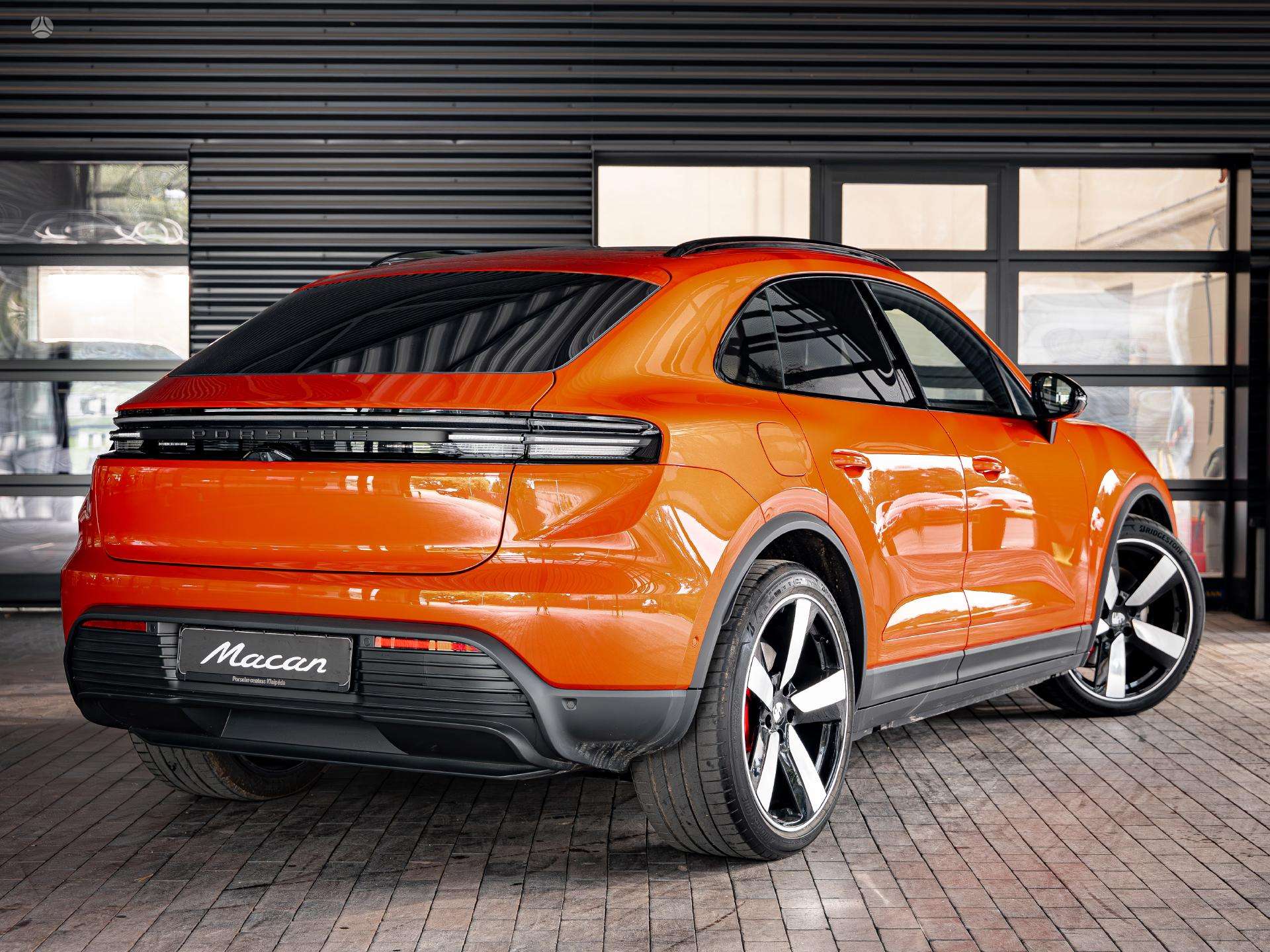 2025 Porsche Macan photo 6