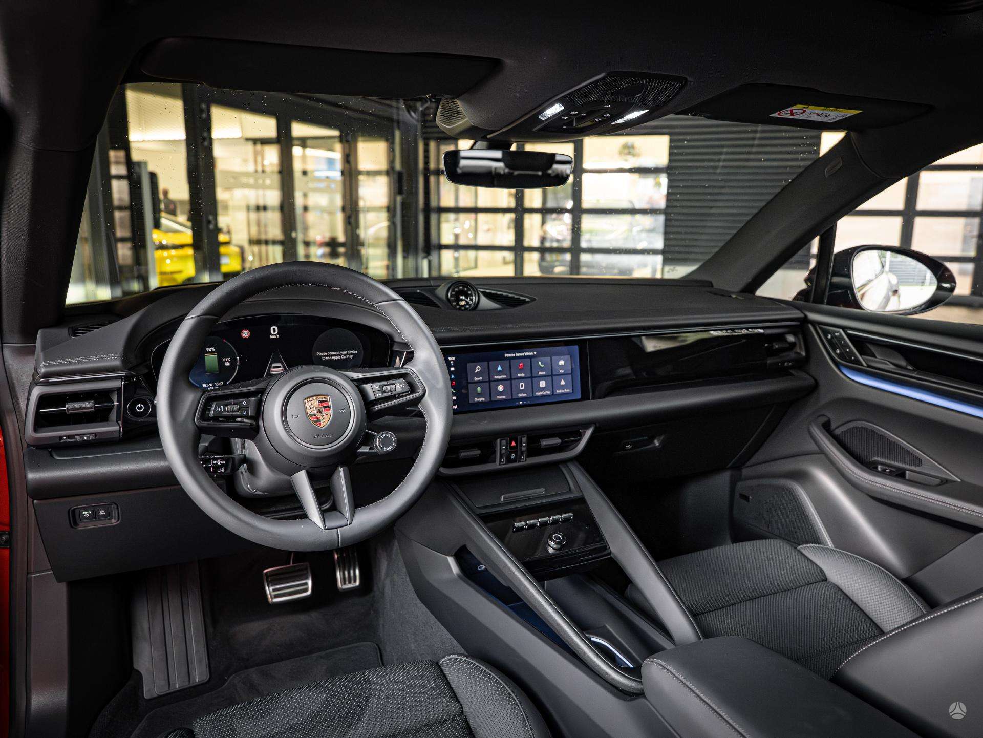 2025 Porsche Macan photo 9