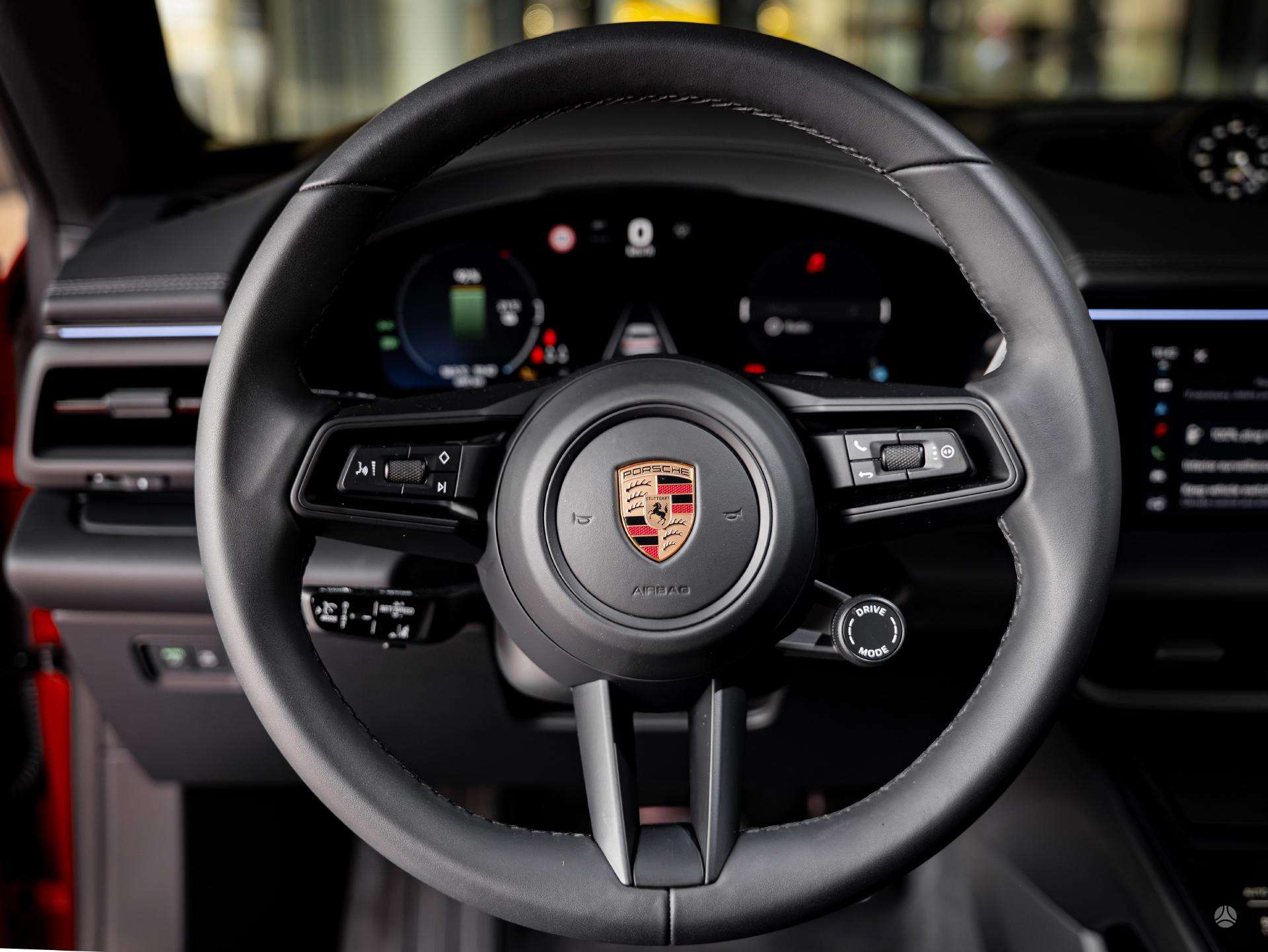 2025 Porsche Macan photo 10