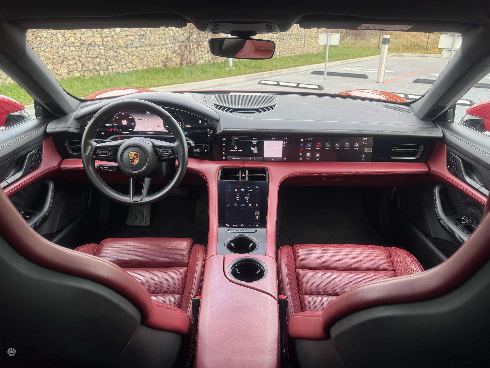 2021 Porsche Taycan photo 12