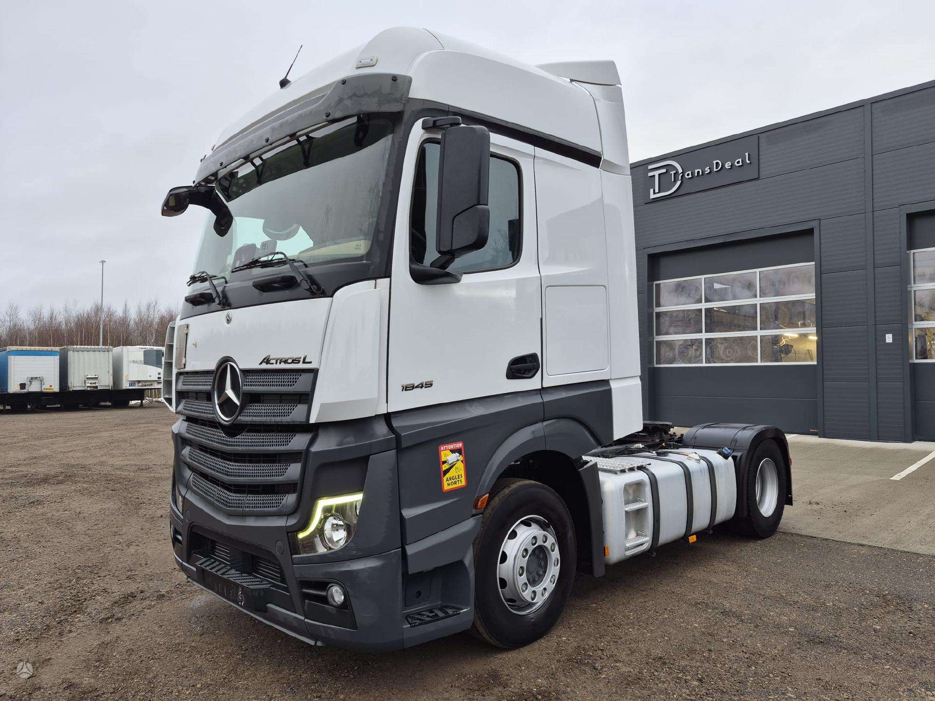 Mercedes-Benz Actros 1845