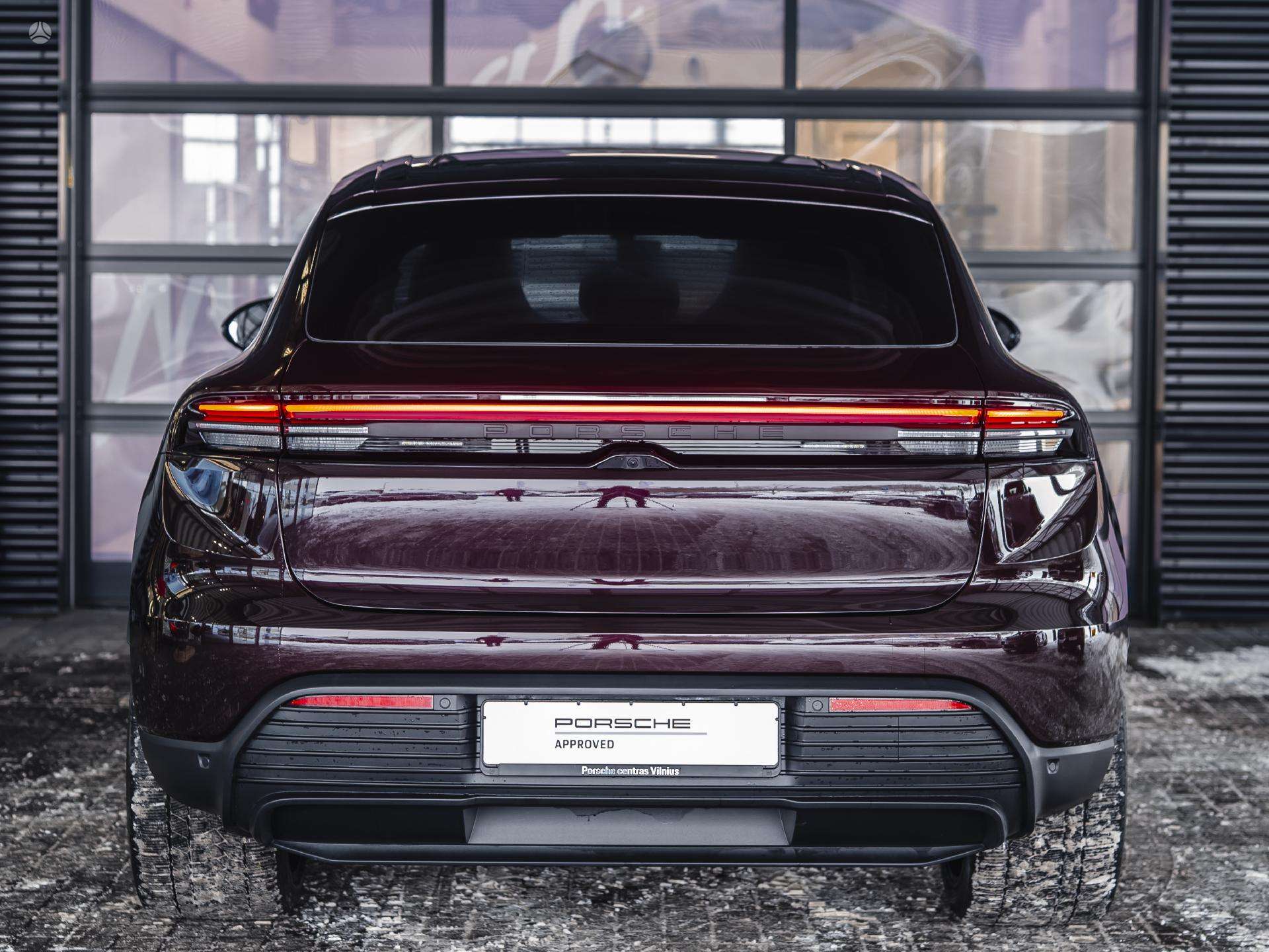 2026 Porsche Macan photo 4