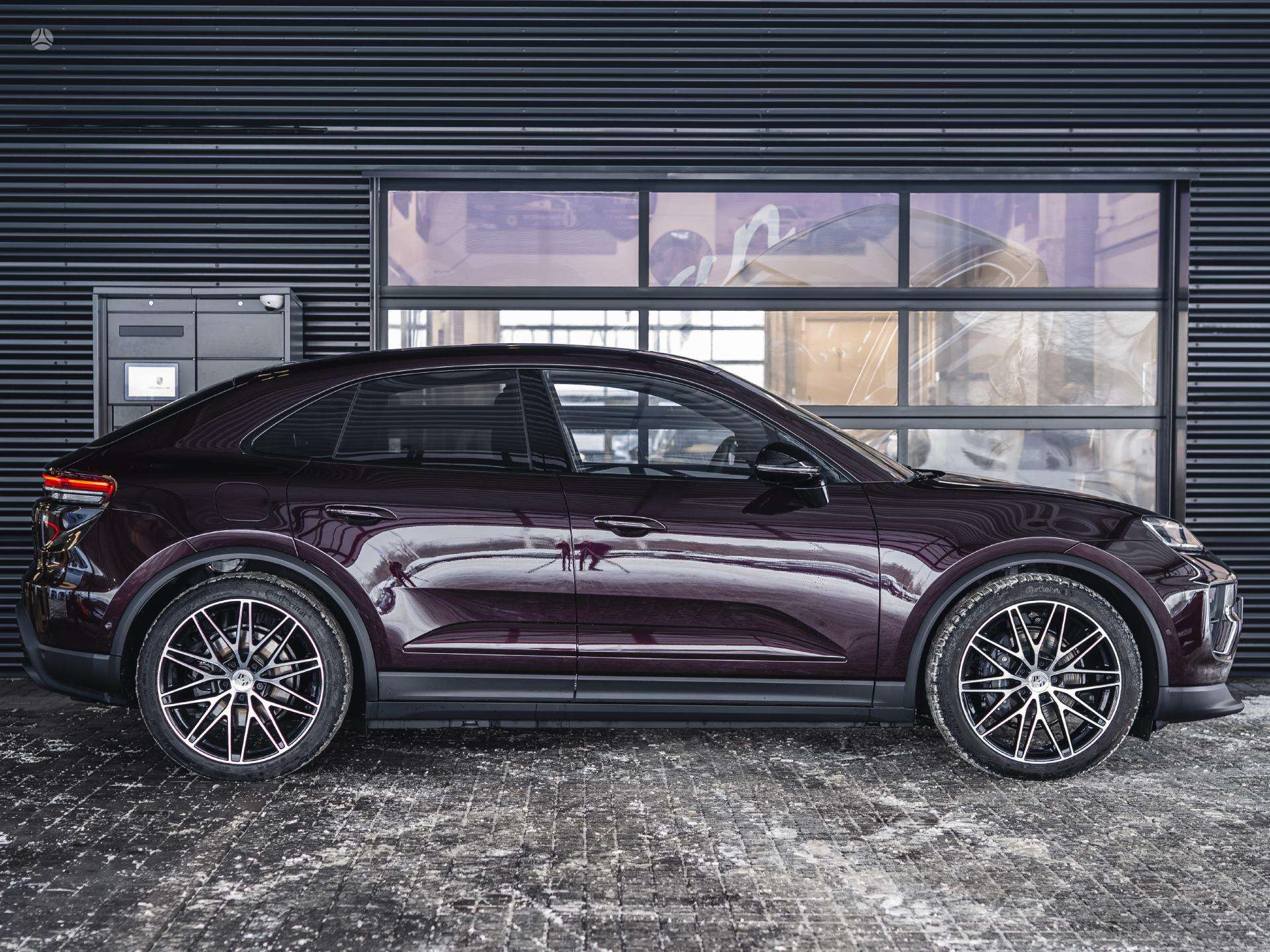 2026 Porsche Macan photo 6