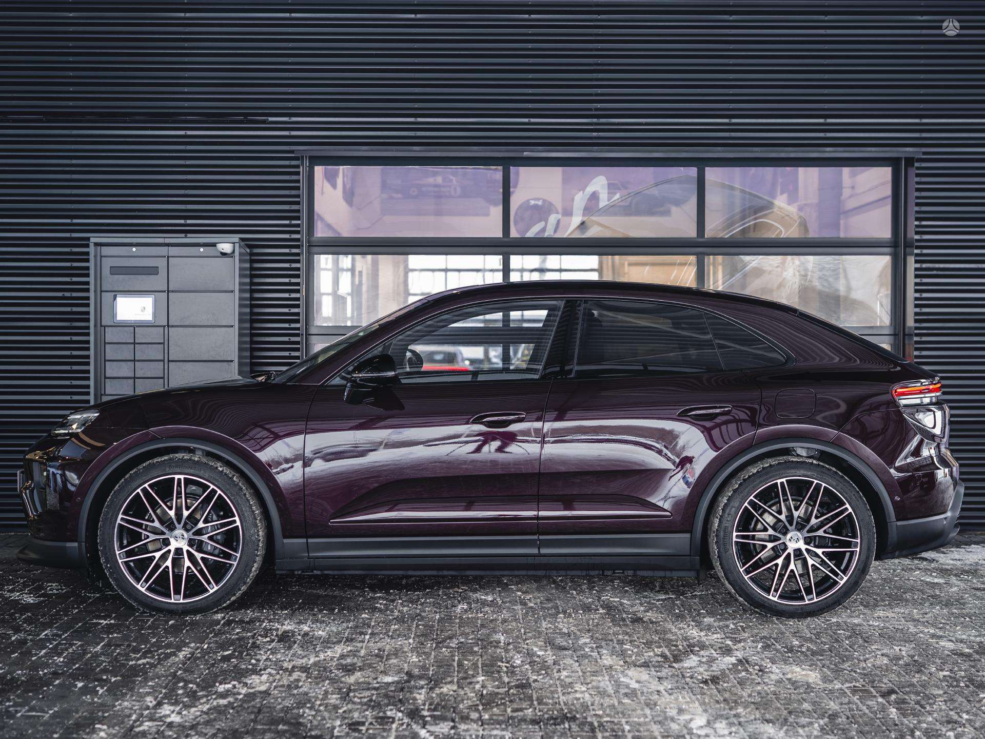 2026 Porsche Macan photo 2