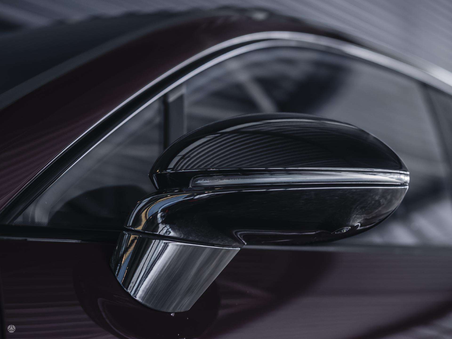 2026 Porsche Macan photo 10