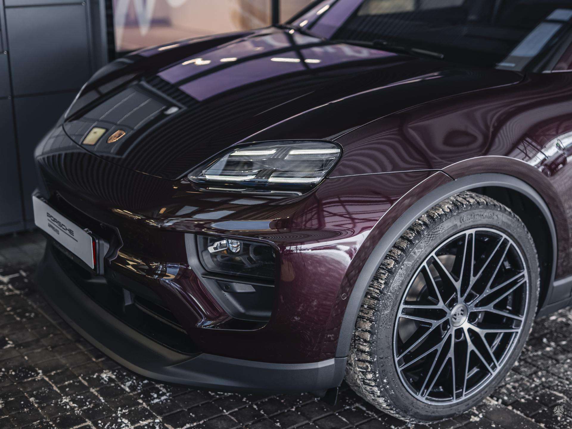 2026 Porsche Macan photo 9