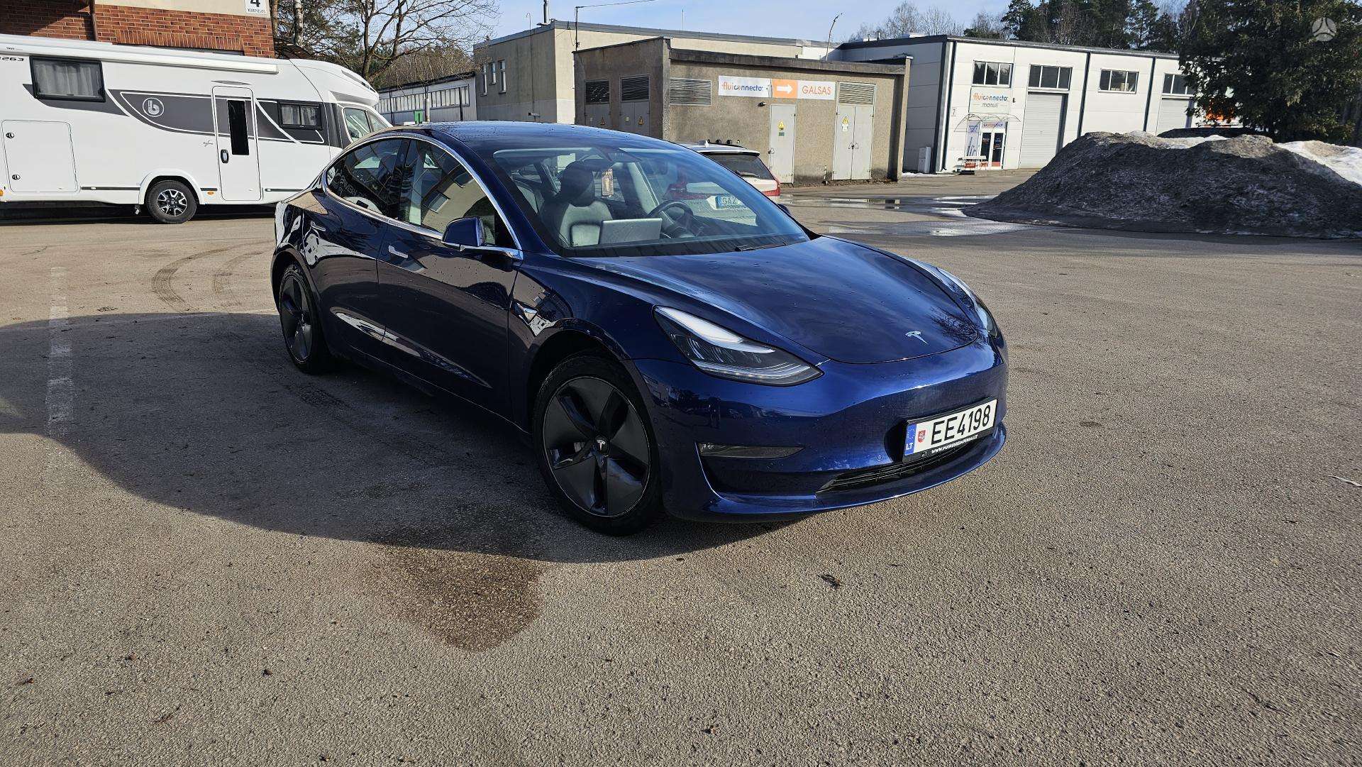2020 Tesla Model 3 photo 3