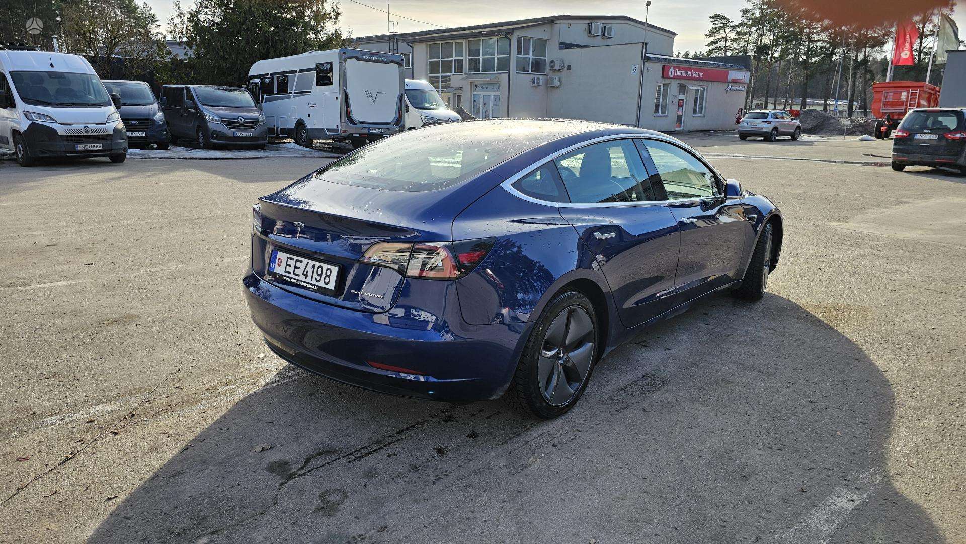 2020 Tesla Model 3 photo 2
