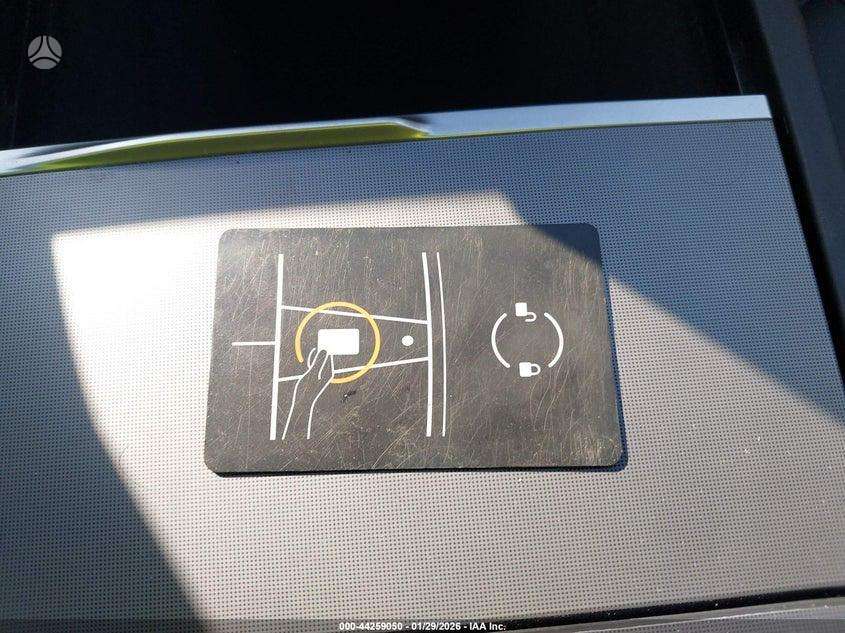 2024 Tesla Model 3 photo 10