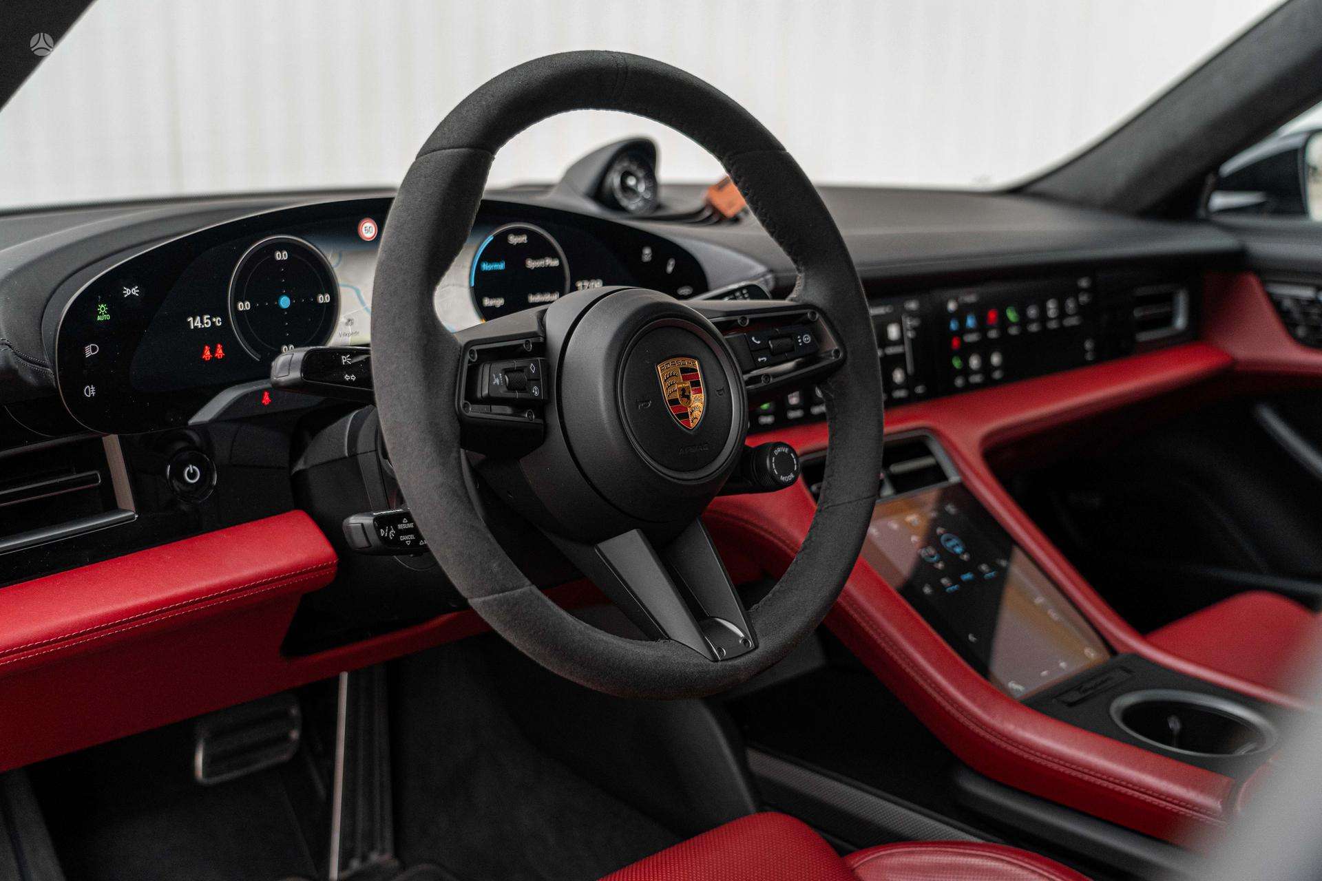 2020 Porsche Taycan photo 4