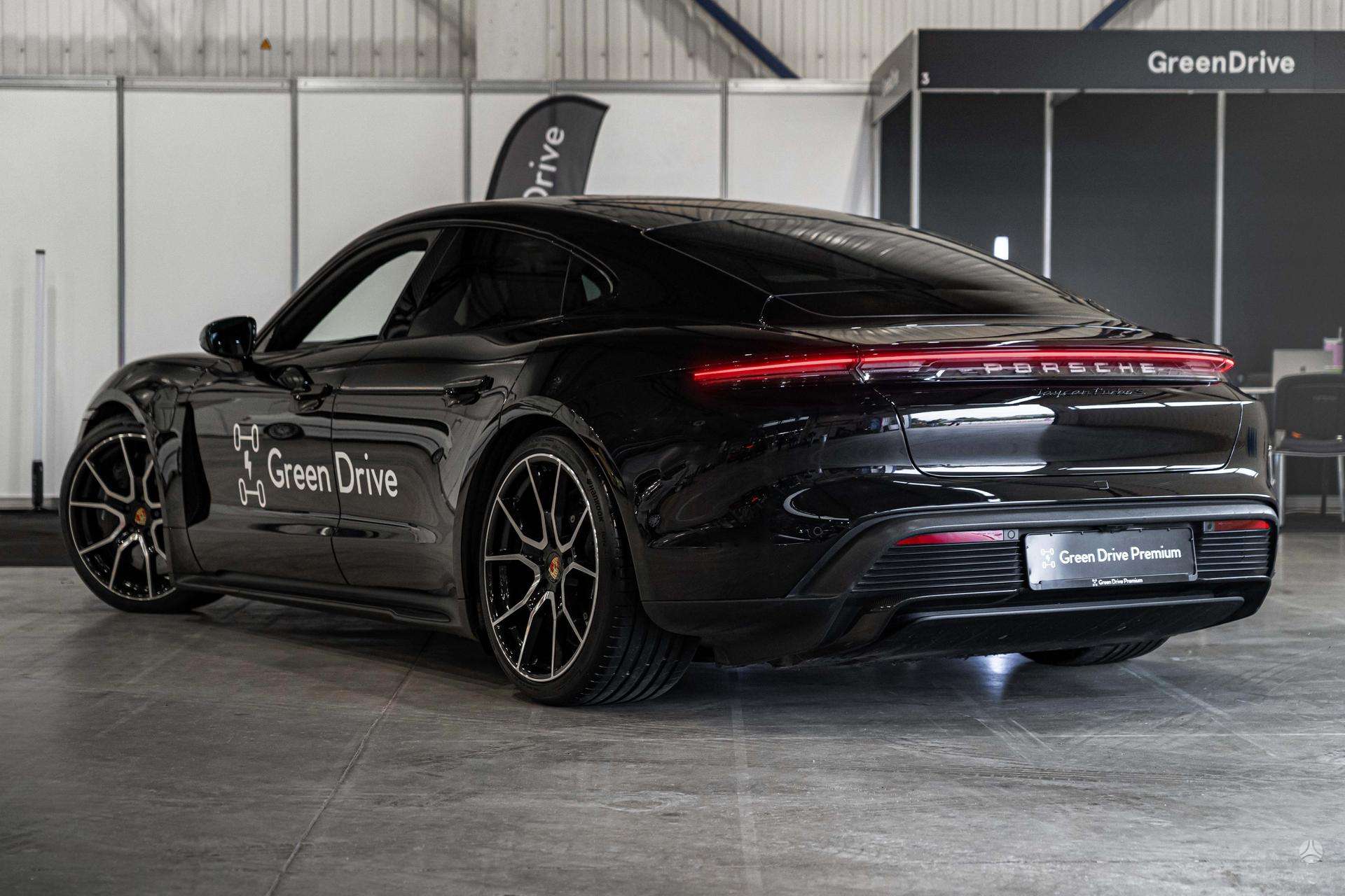 2020 Porsche Taycan photo 2