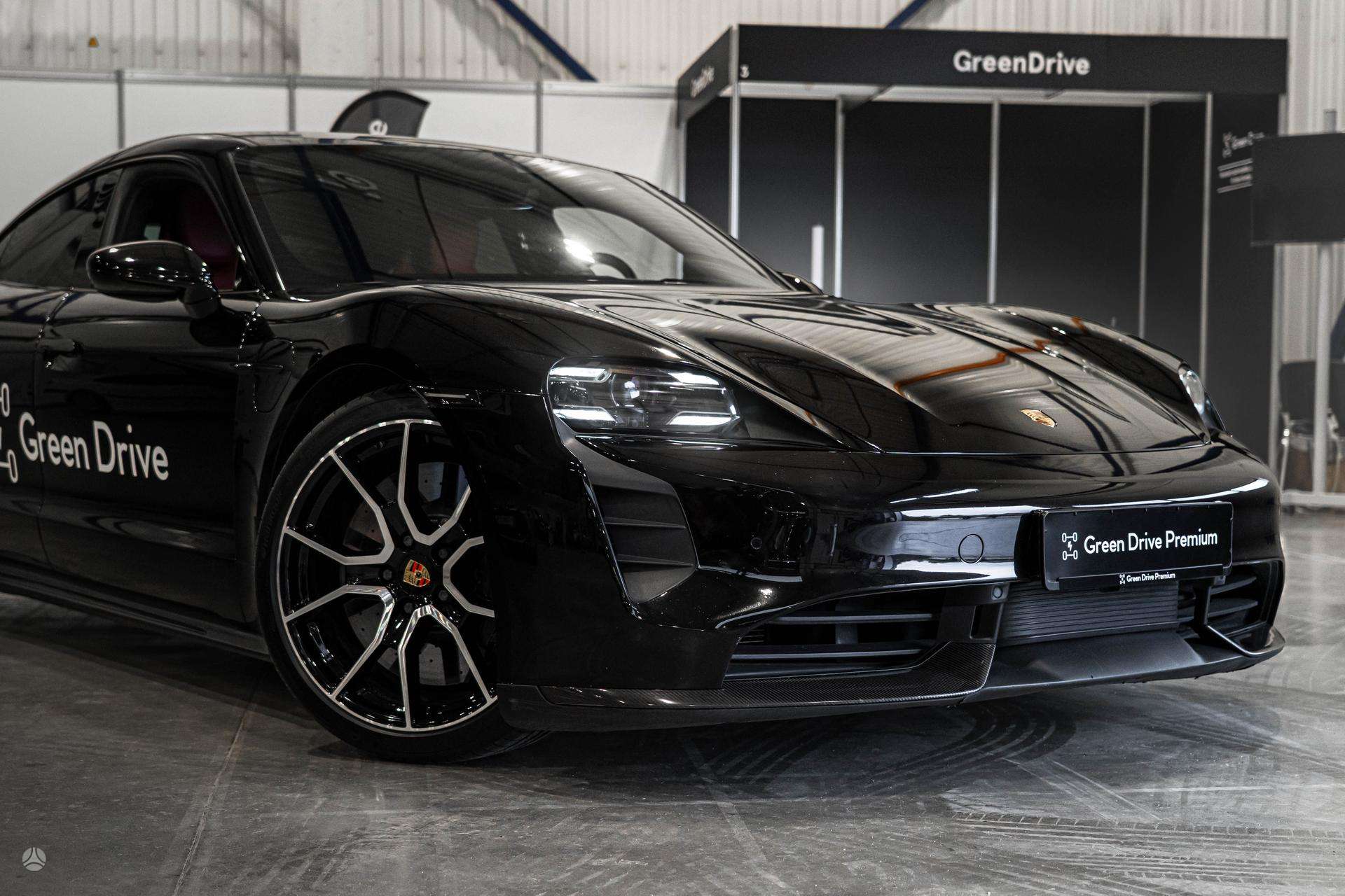 2020 Porsche Taycan photo 10