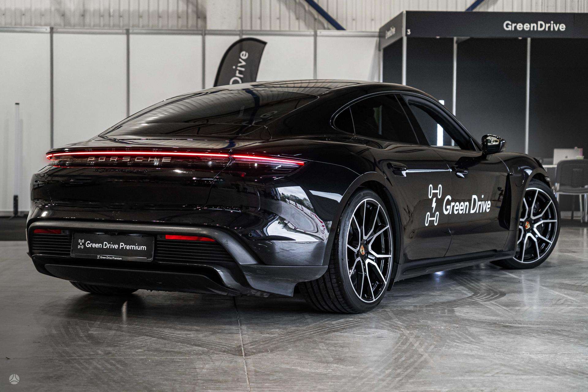 2020 Porsche Taycan photo 8