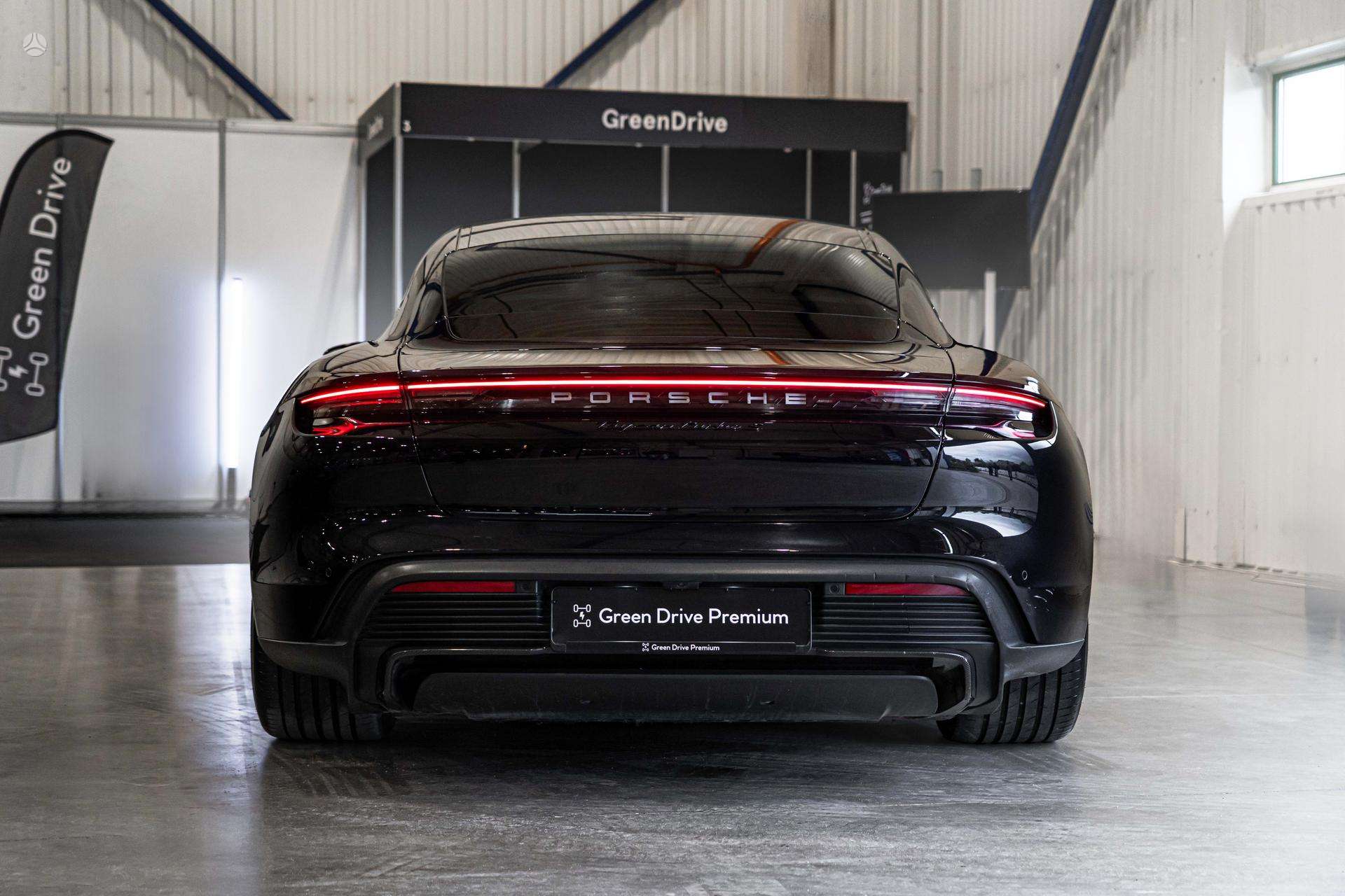2020 Porsche Taycan photo 6