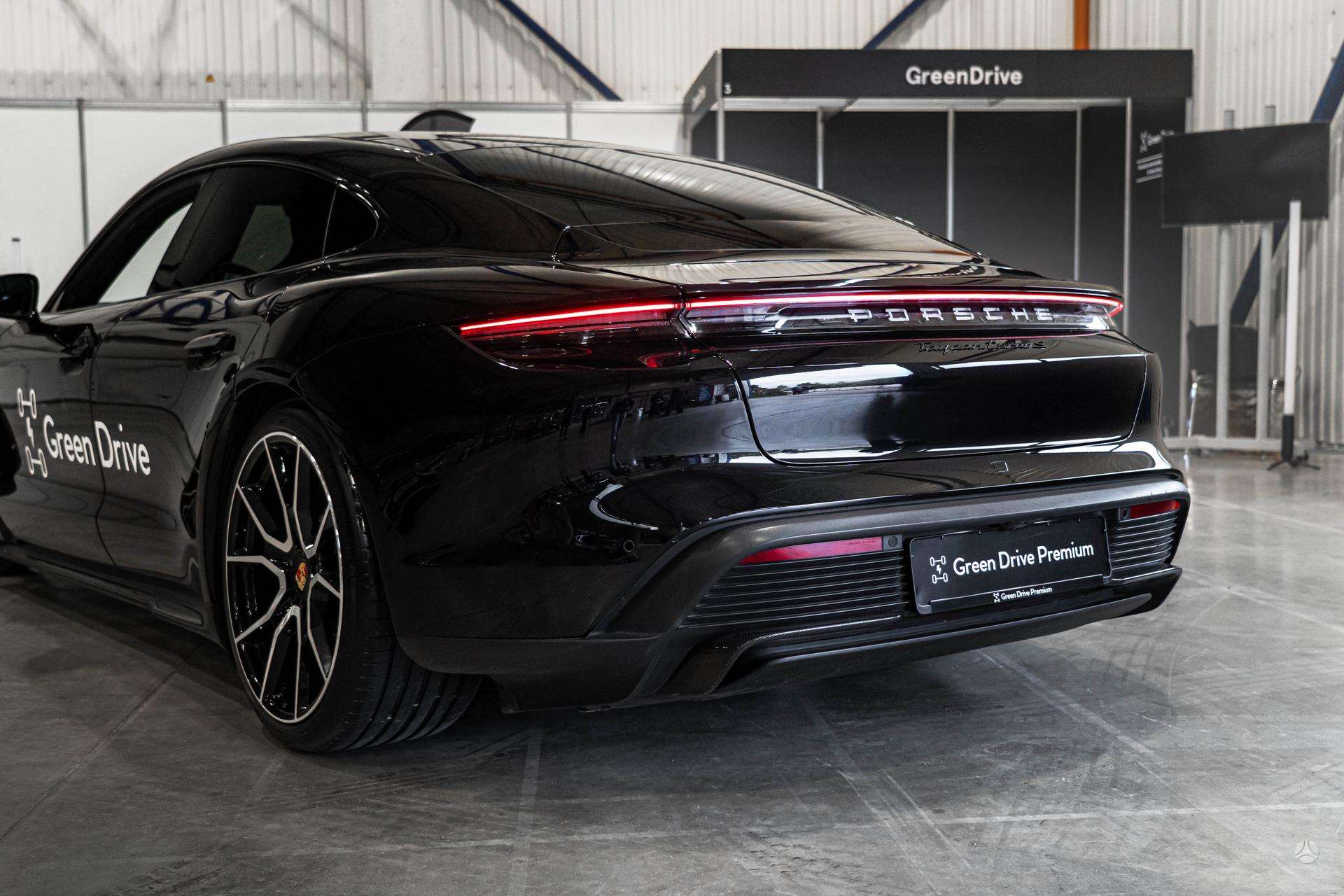 2020 Porsche Taycan photo 11