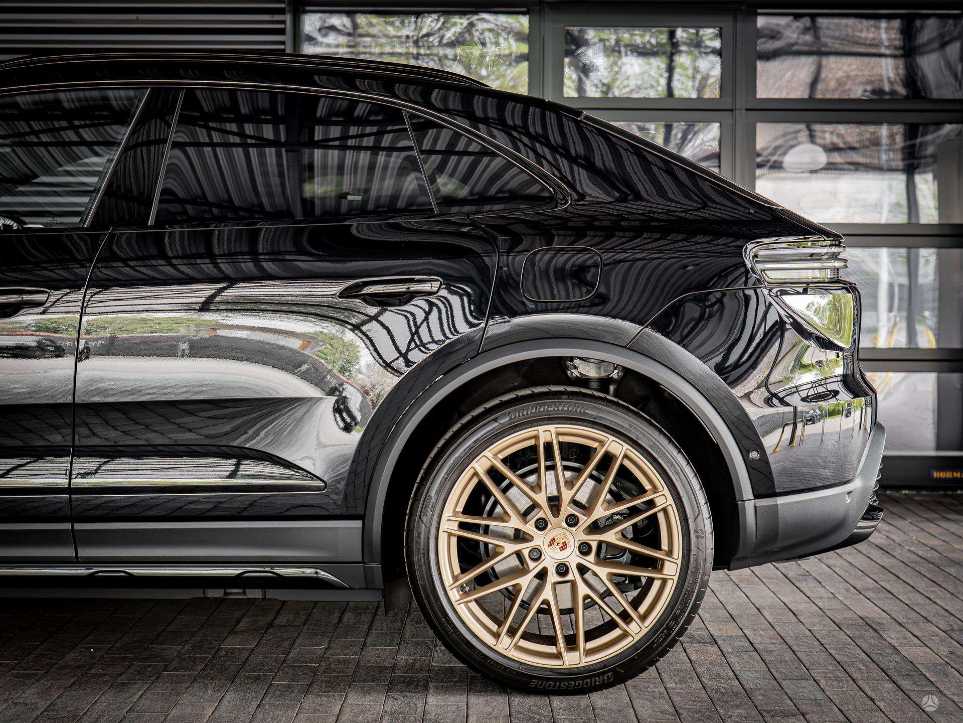 2026 Porsche Macan photo 4