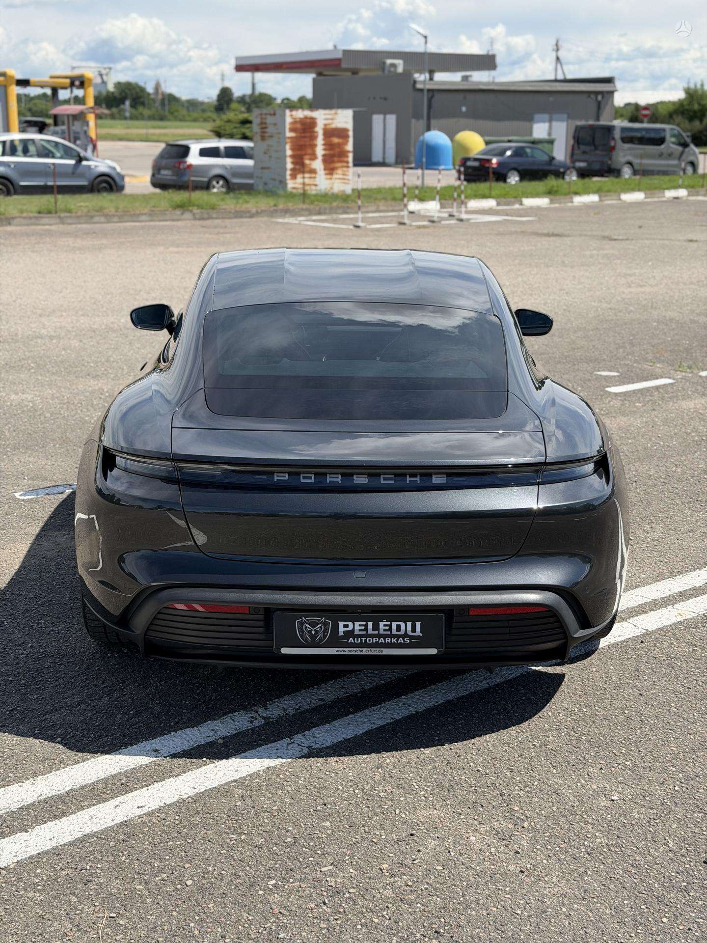 2020 Porsche Taycan photo 5
