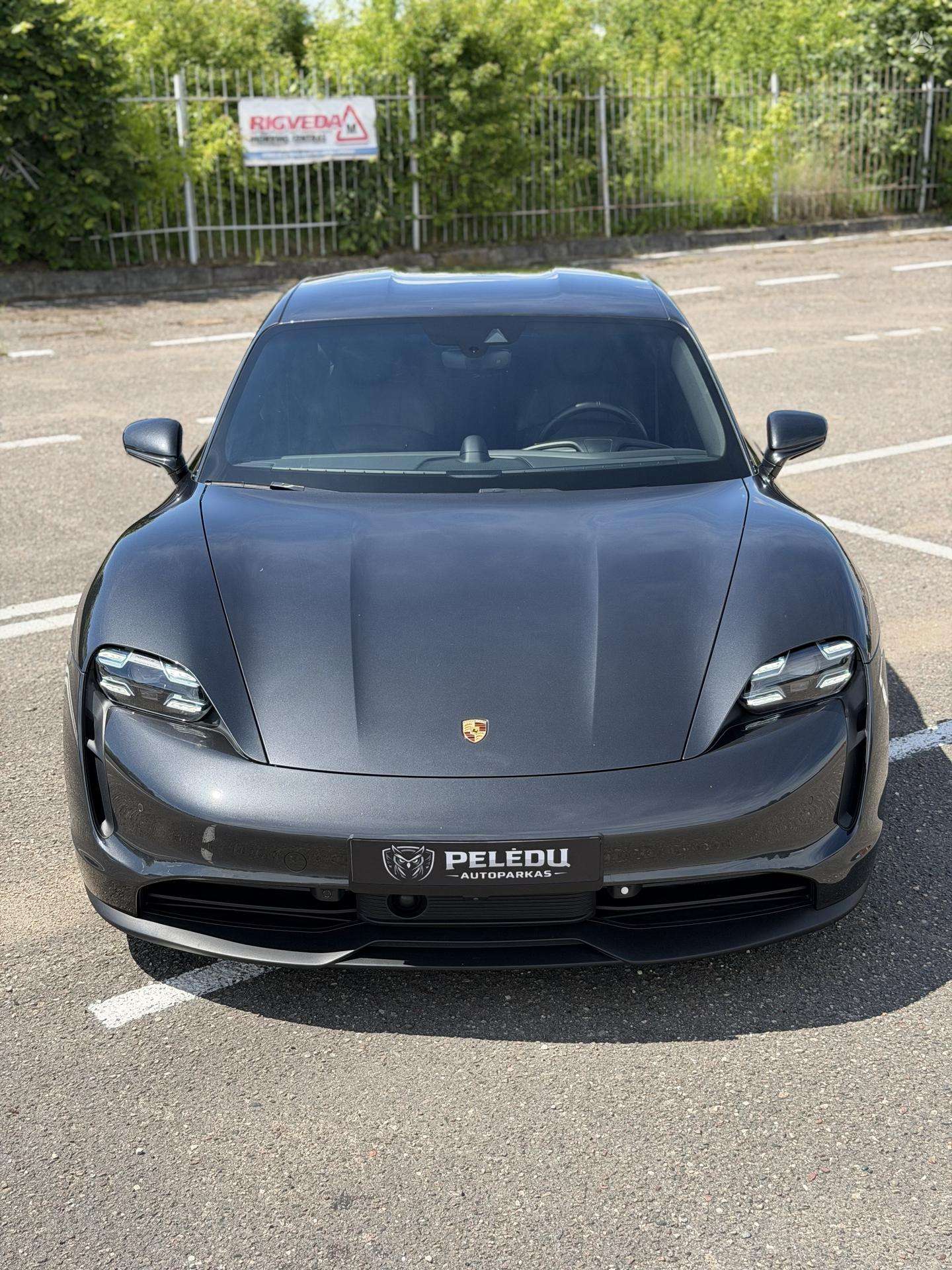 2020 Porsche Taycan photo 6