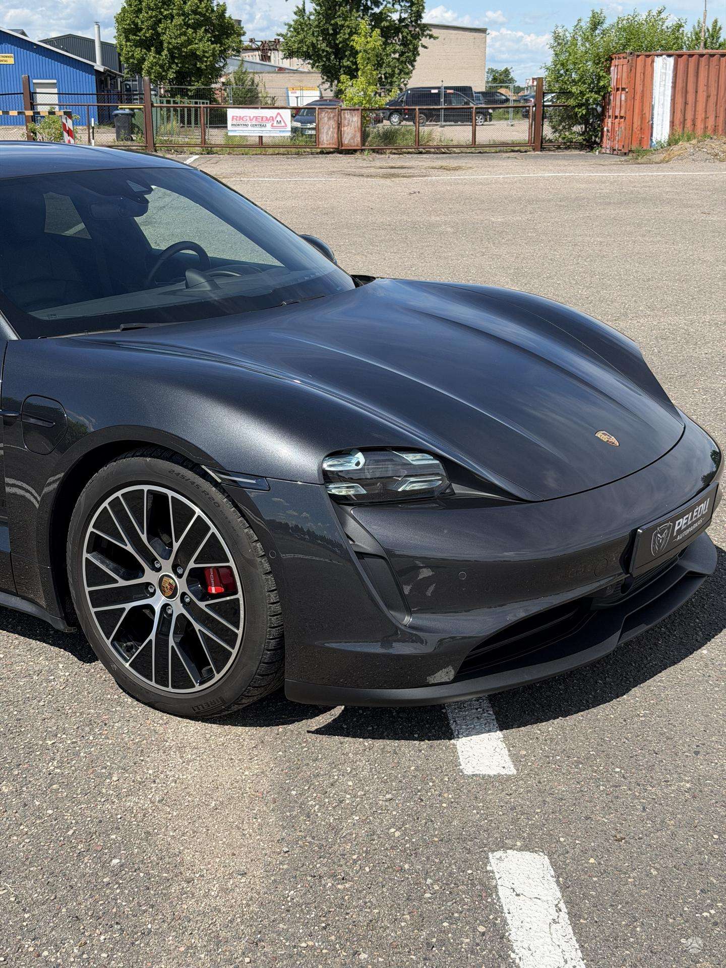 2020 Porsche Taycan photo 7