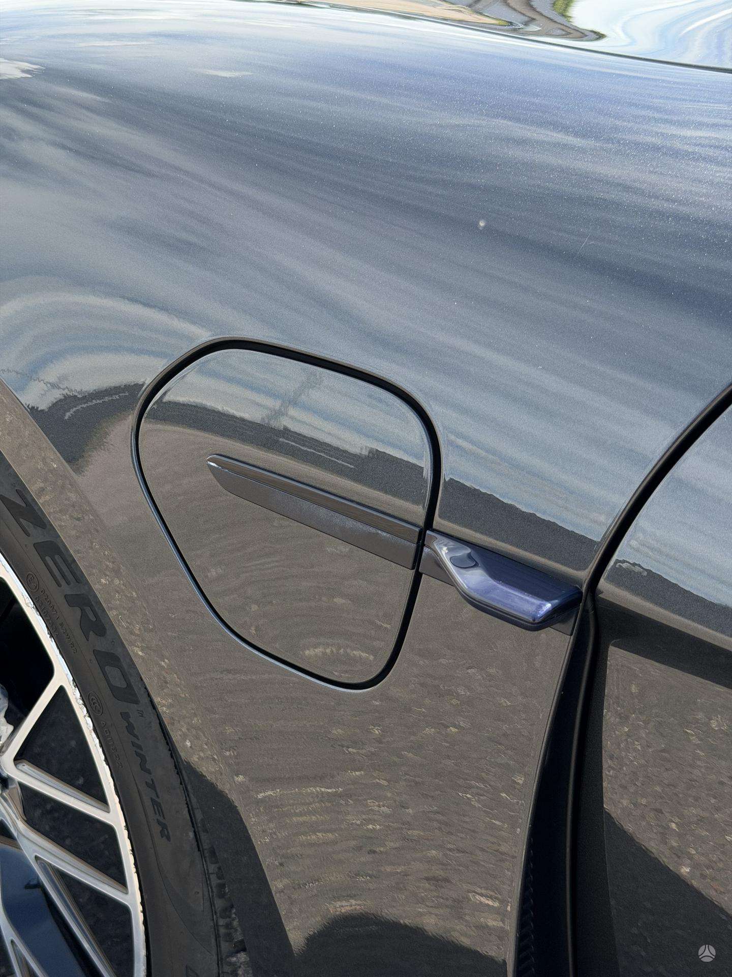 2020 Porsche Taycan photo 10