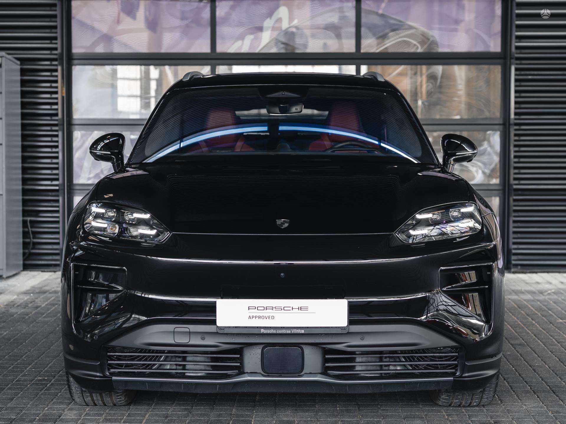 2026 Porsche Cayenne photo 8