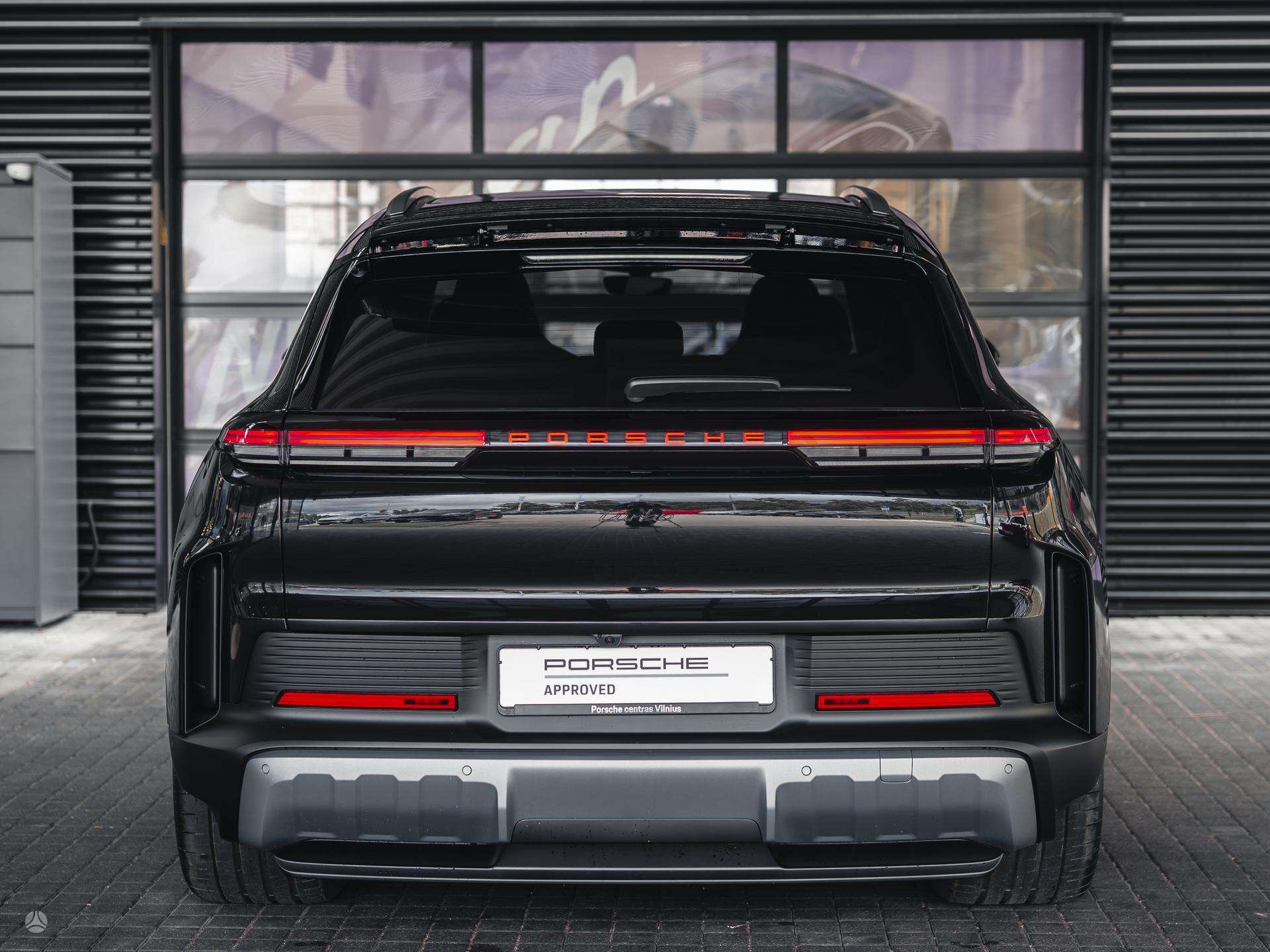 2026 Porsche Cayenne photo 4