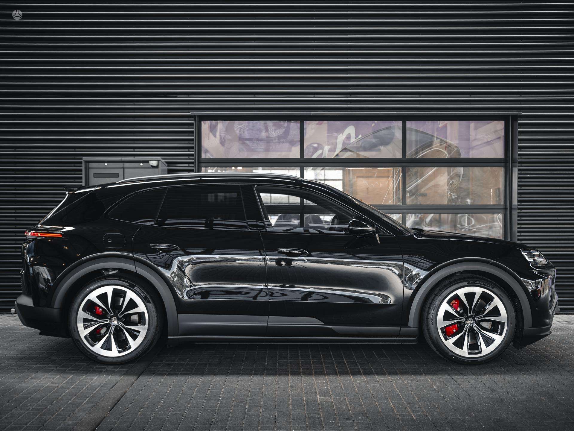 2026 Porsche Cayenne photo 6
