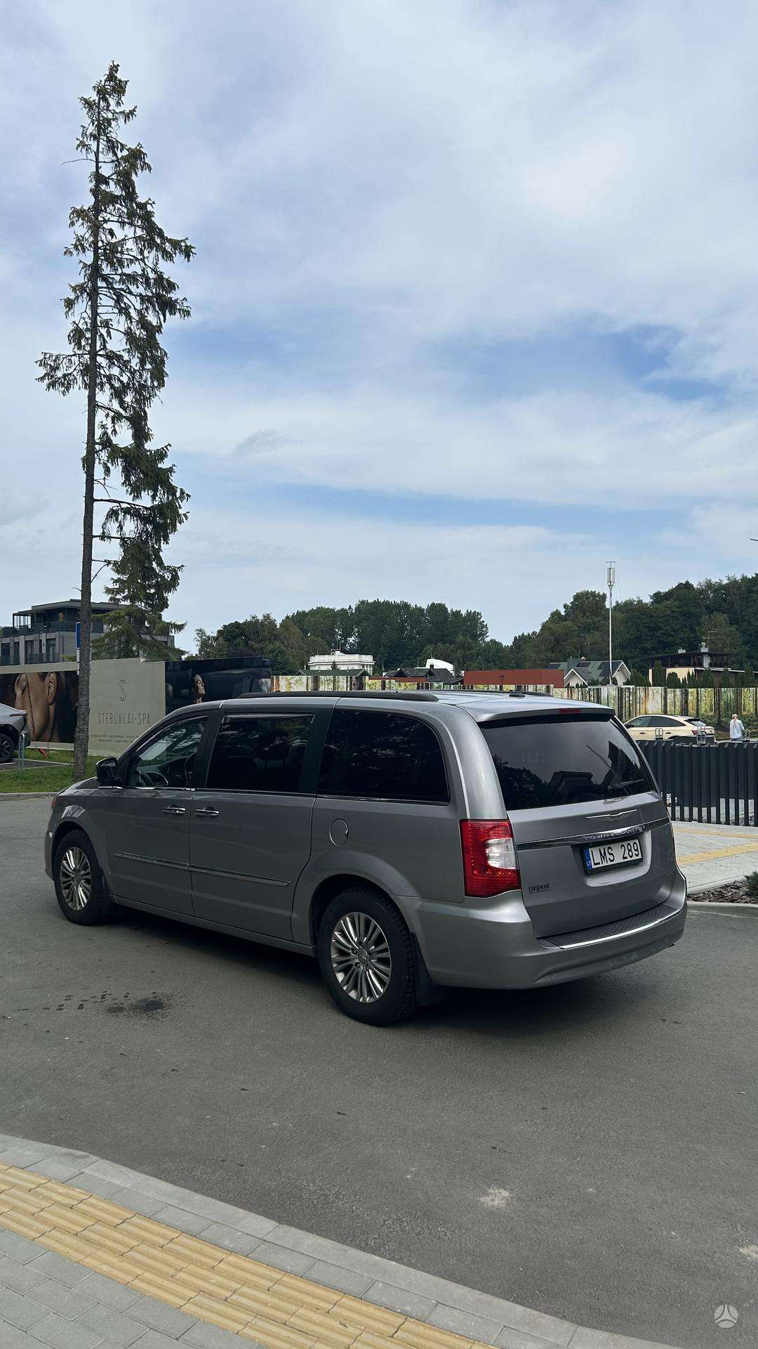 Photo 3 of 4