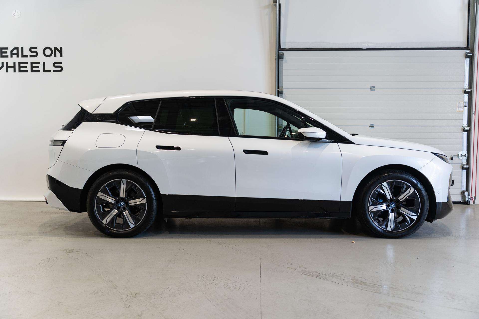 BMW iX