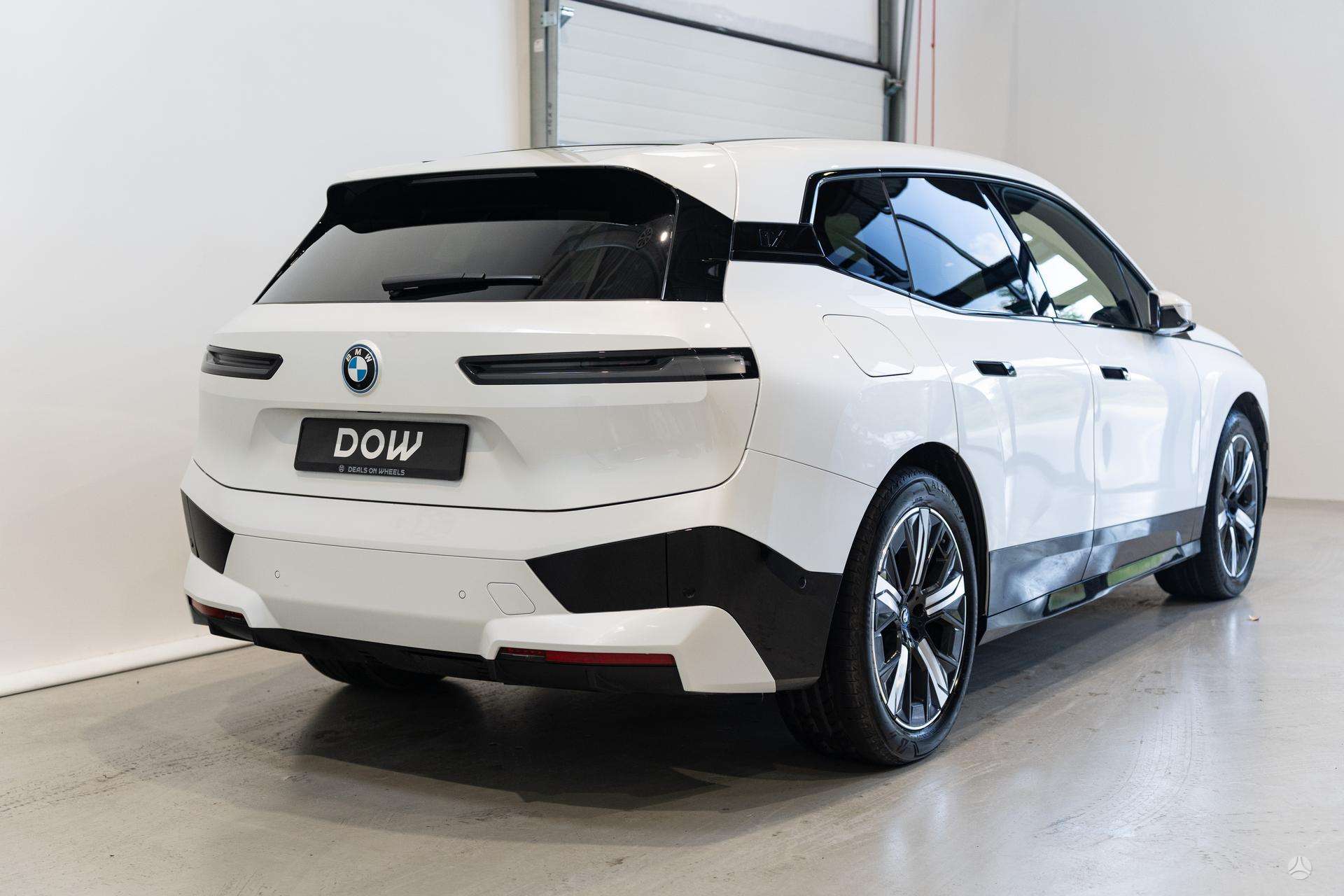 BMW iX