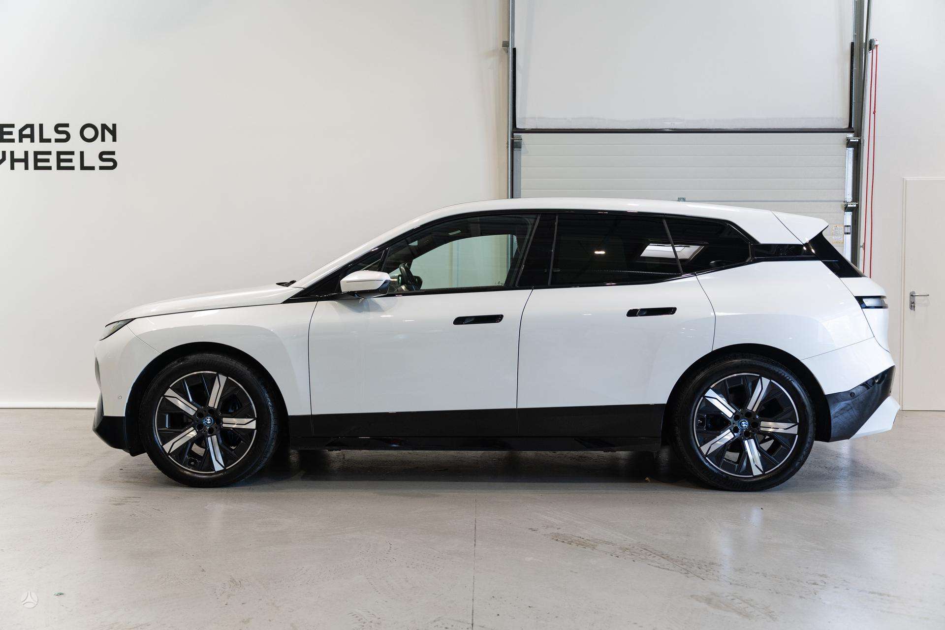 BMW iX