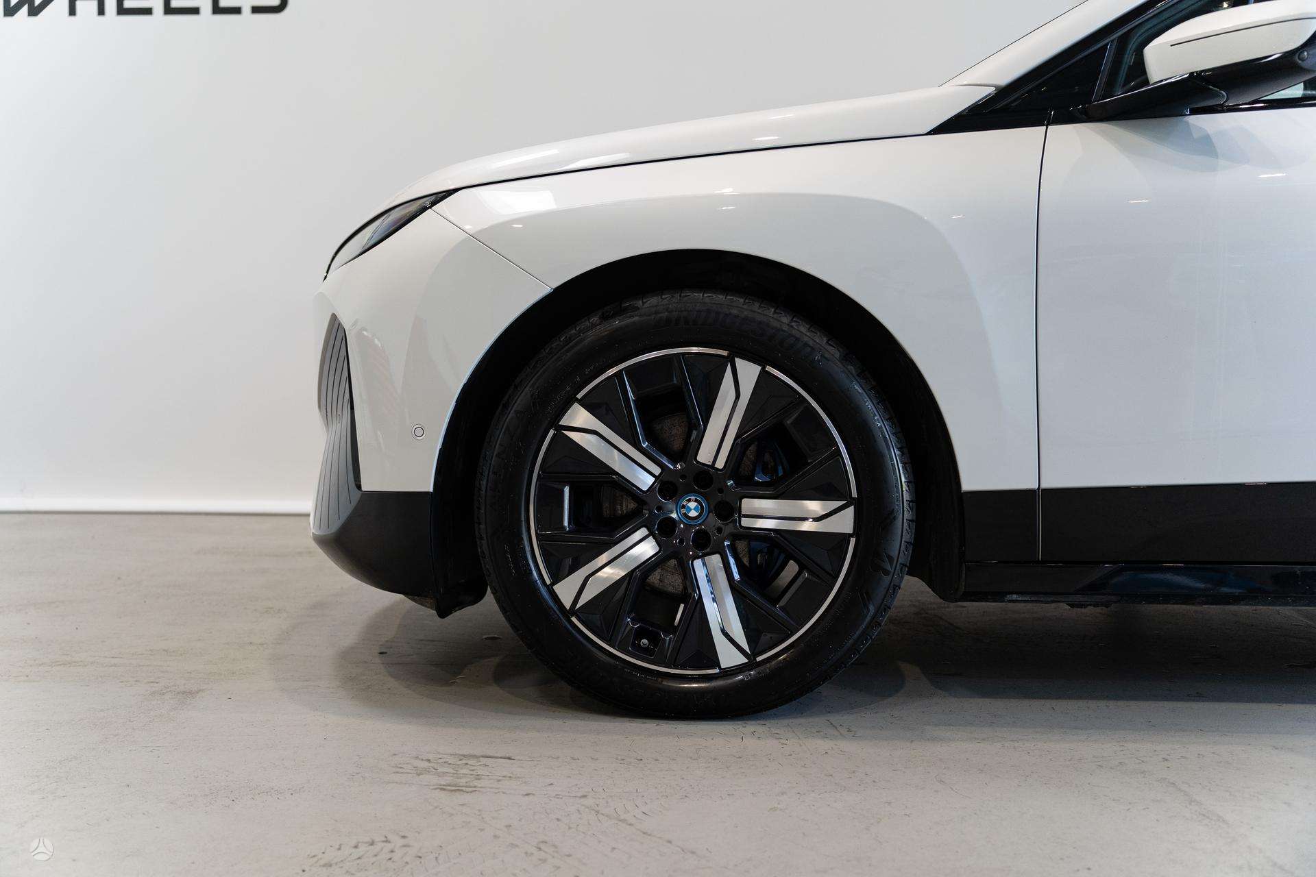BMW iX