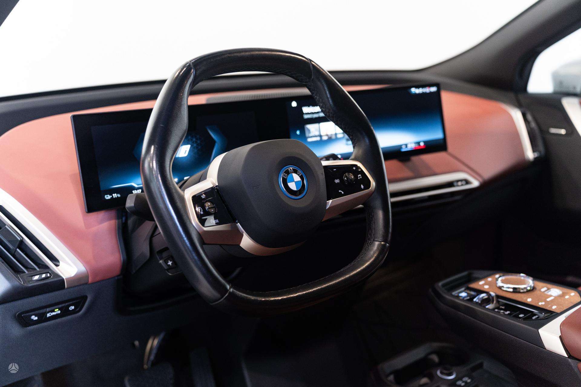 BMW iX
