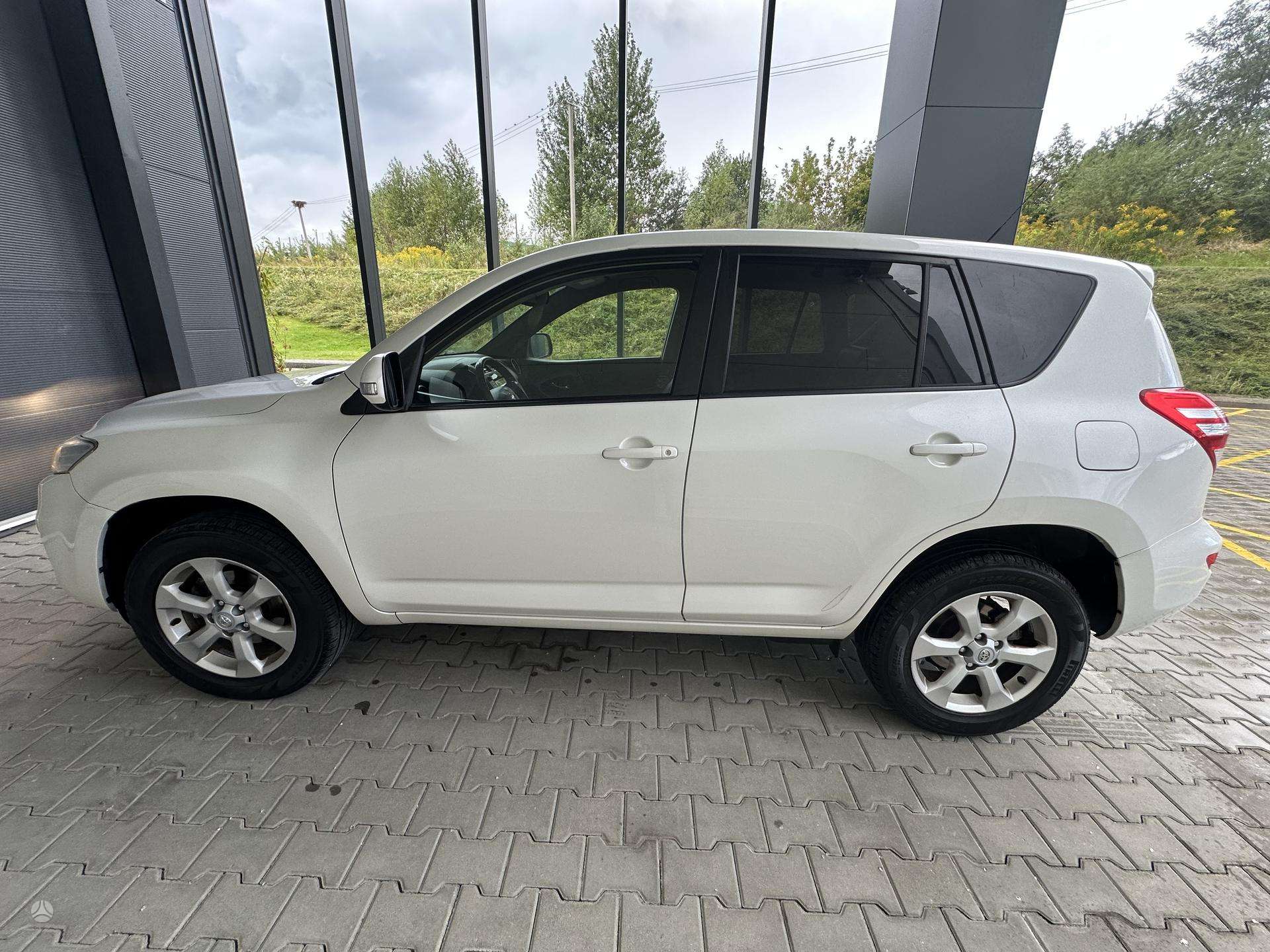 Toyota RAV4 nuotrauka 4