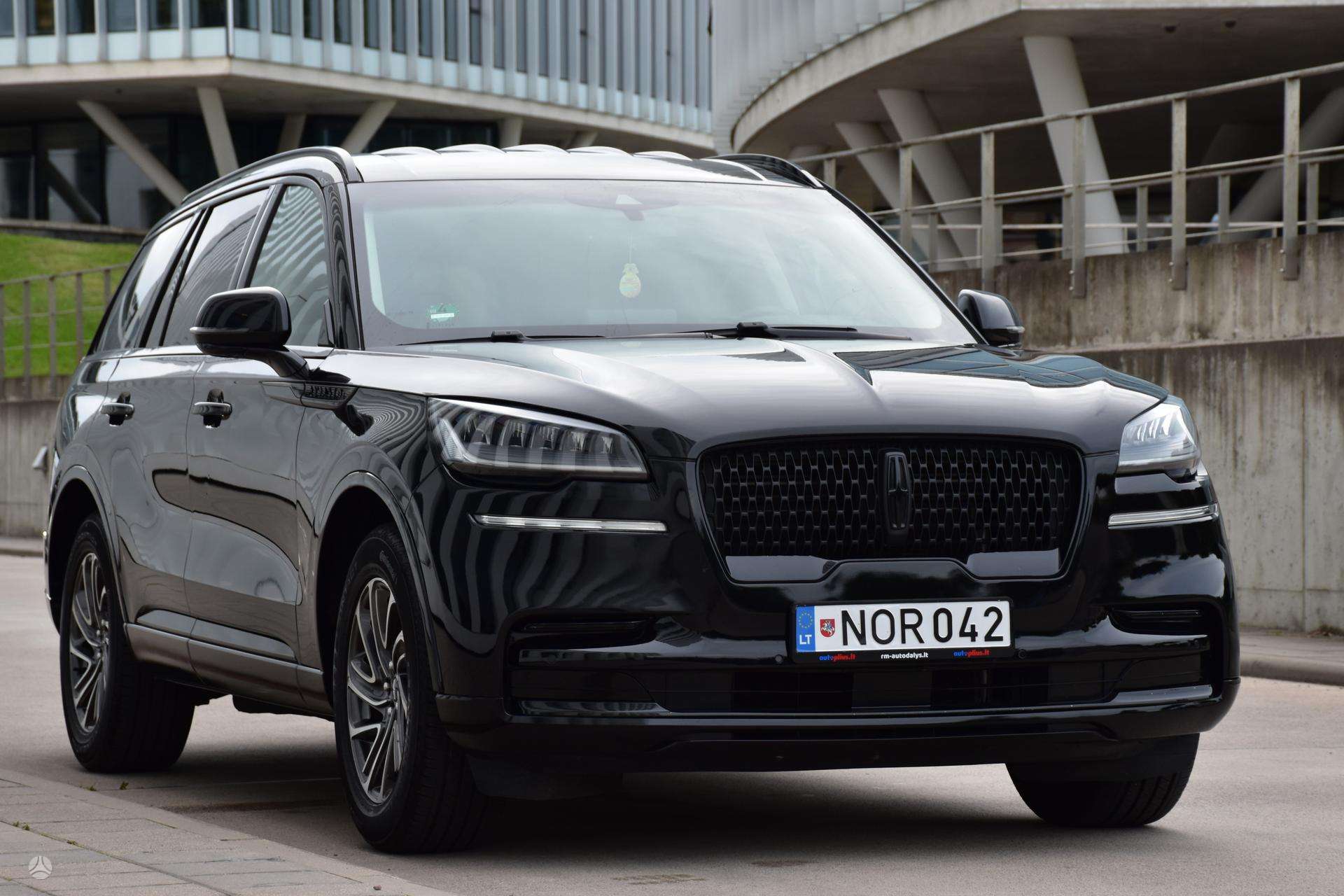Photo 1 of 4