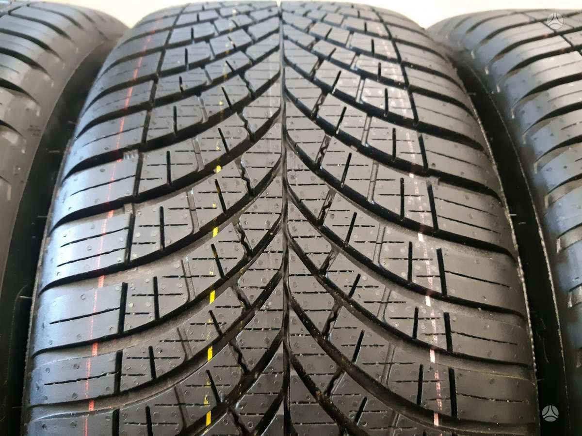 Generation Advertising Goodyear 2025m 95% V4S GEN-3 2+2., winter 215/50 R17 | A32759972
