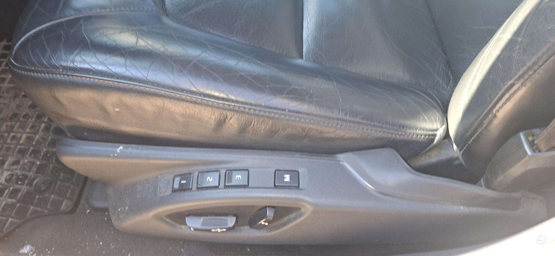 Photo 3 of 4