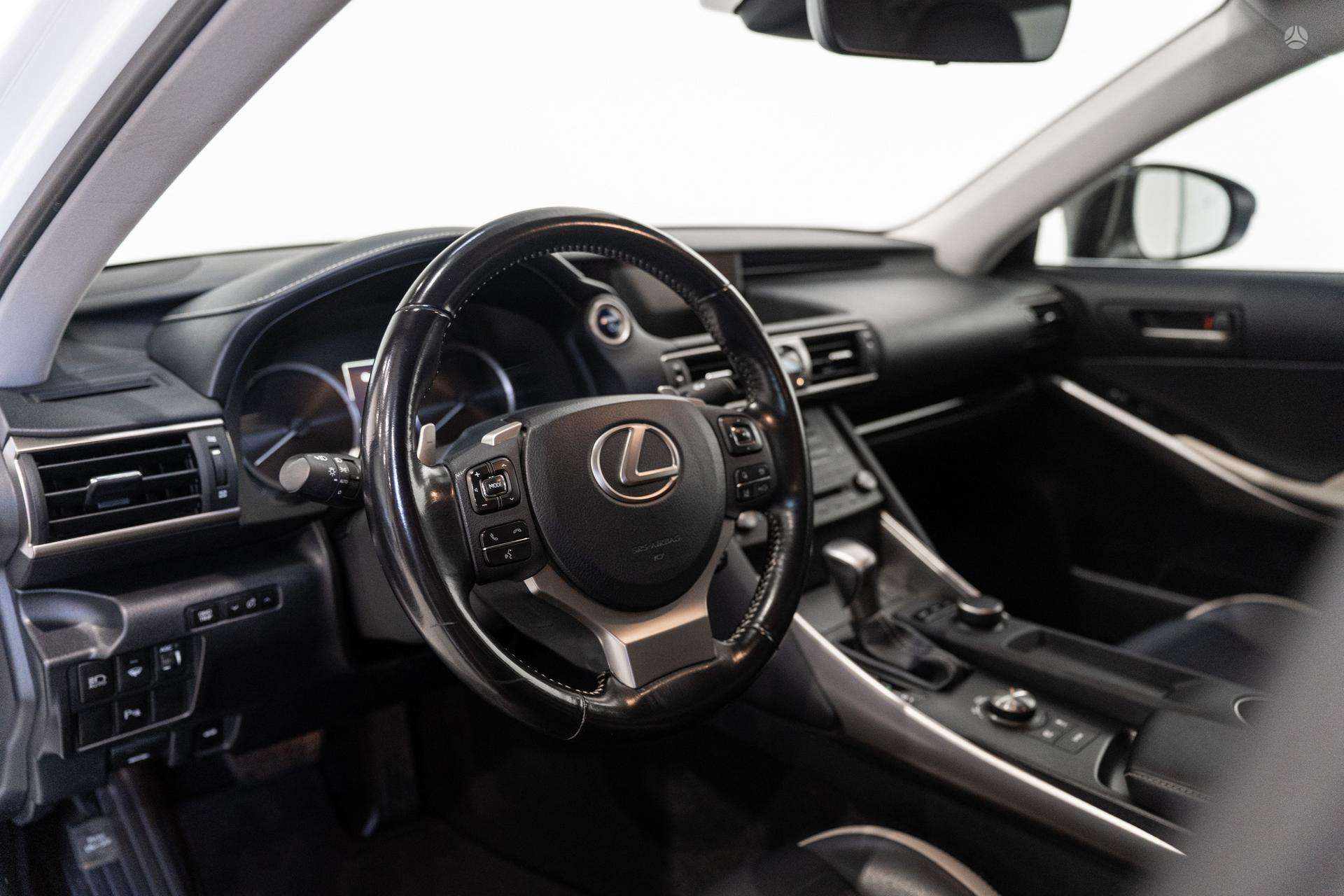 Lexus IS 300h