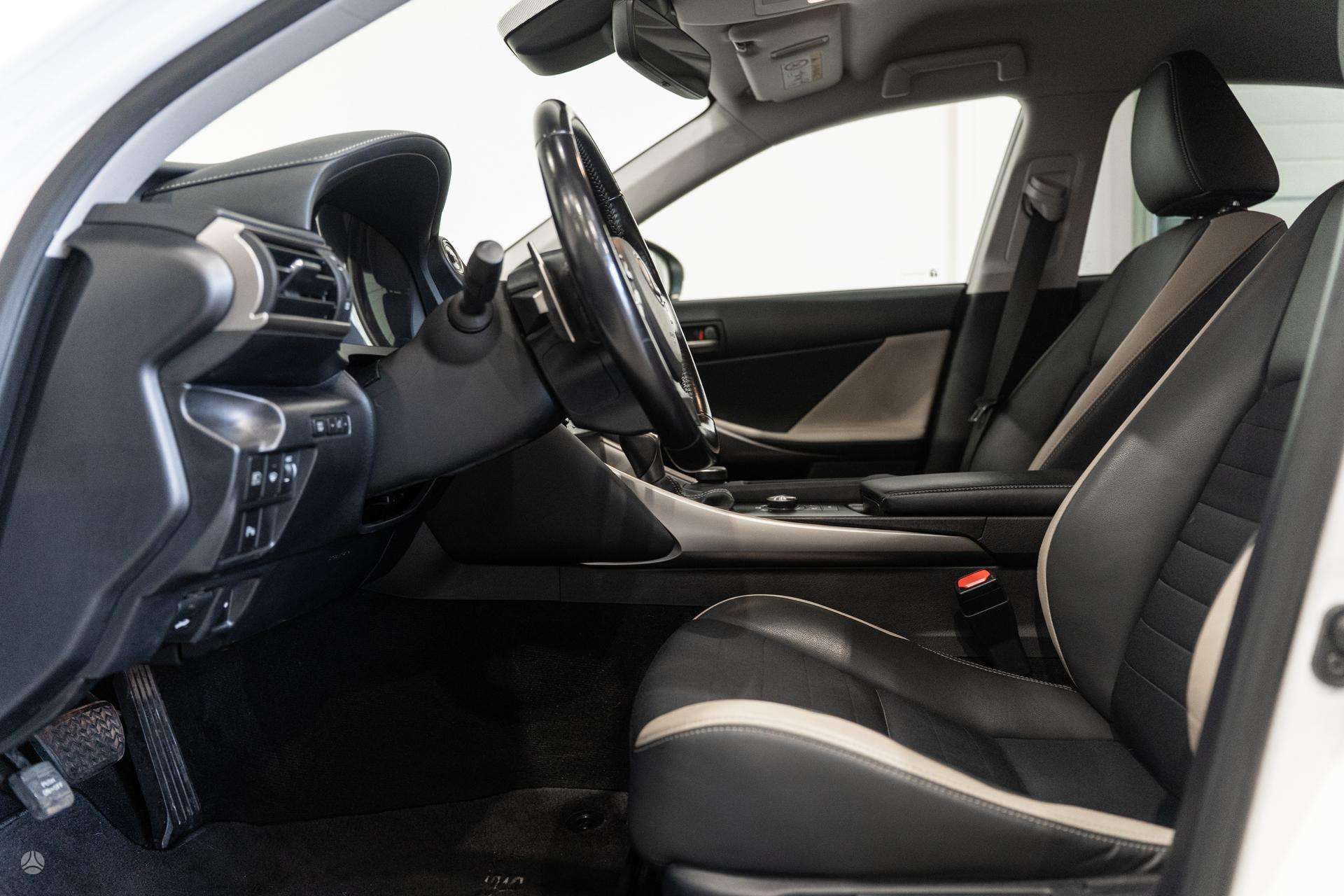 Lexus IS 300h