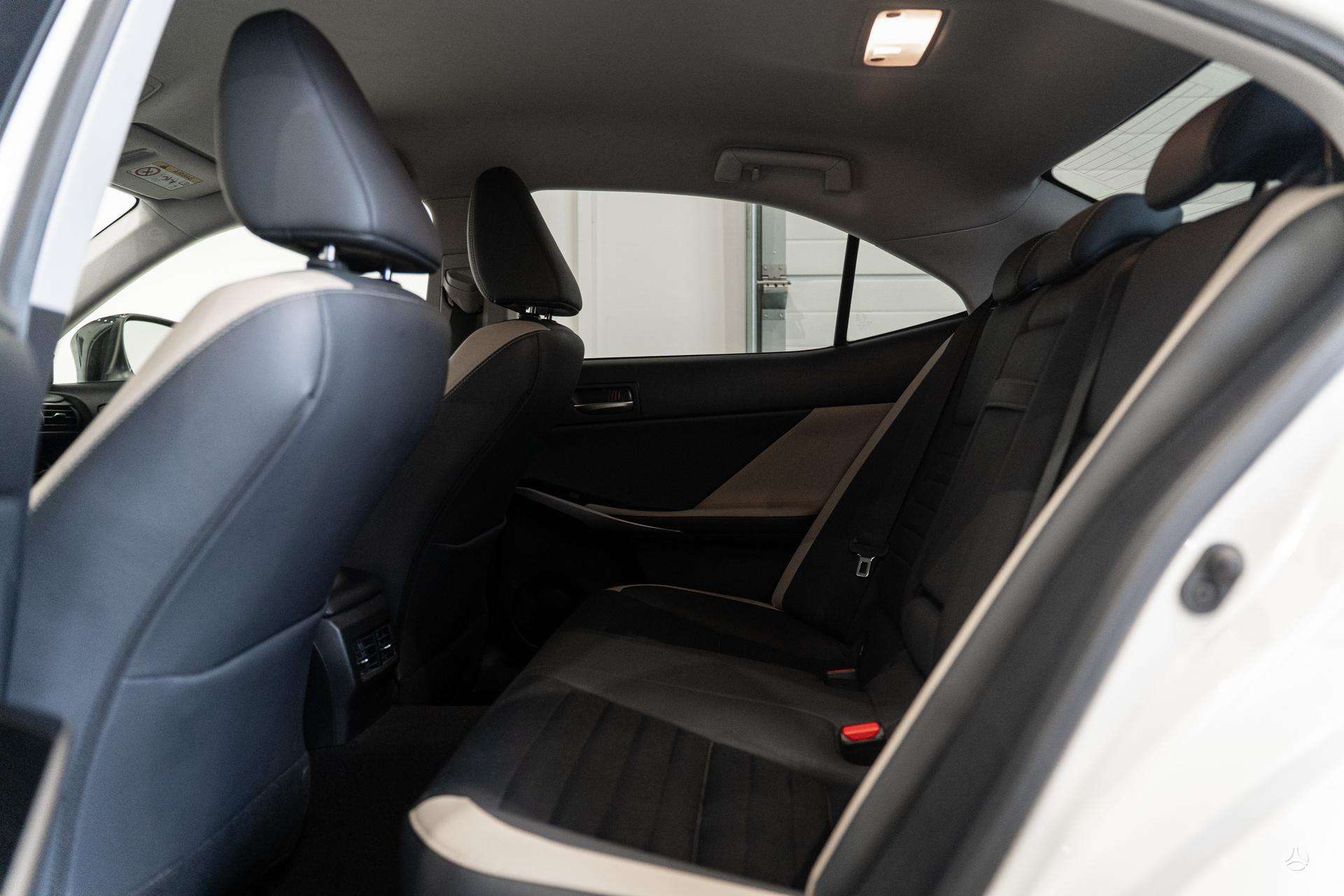 Lexus IS 300h