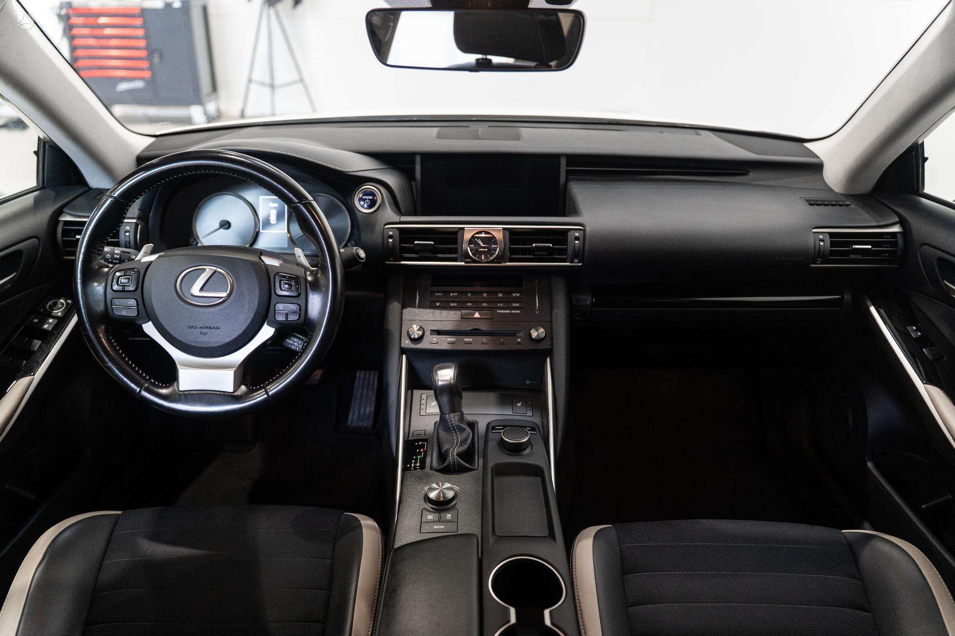 Lexus IS 300h