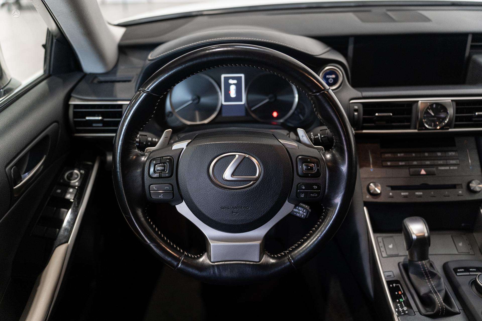 Lexus IS 300h