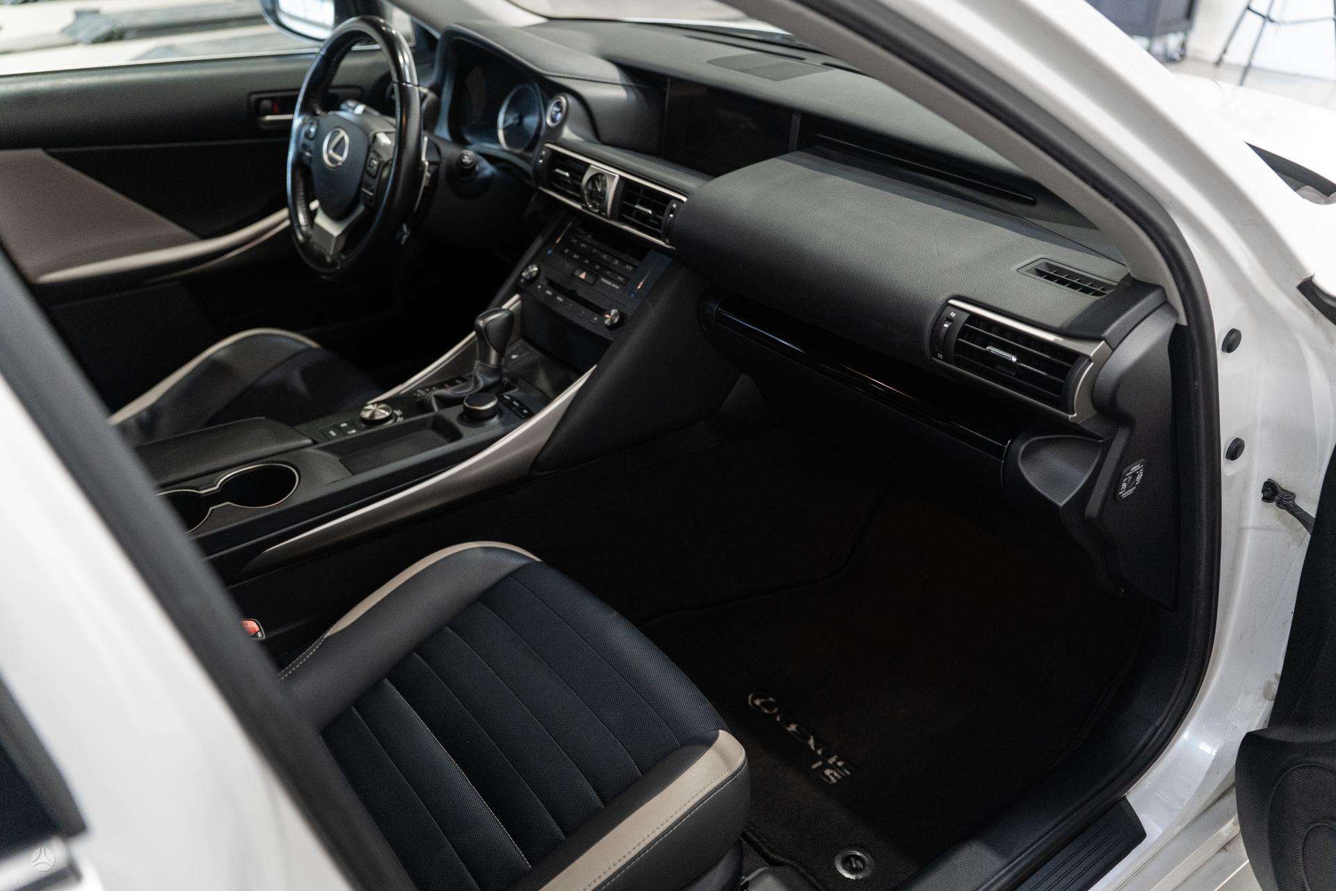 Lexus IS 300h
