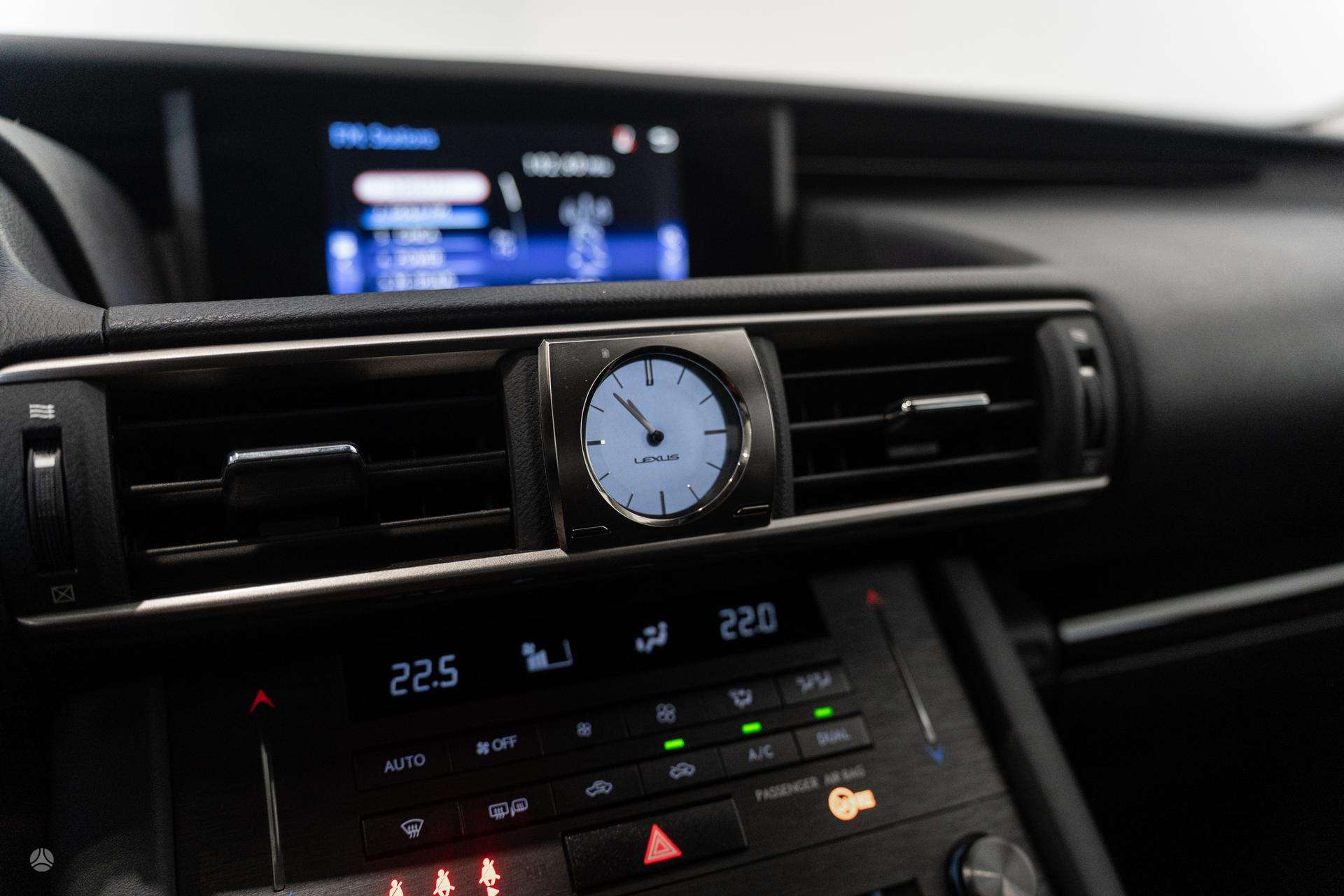 Lexus IS 300h