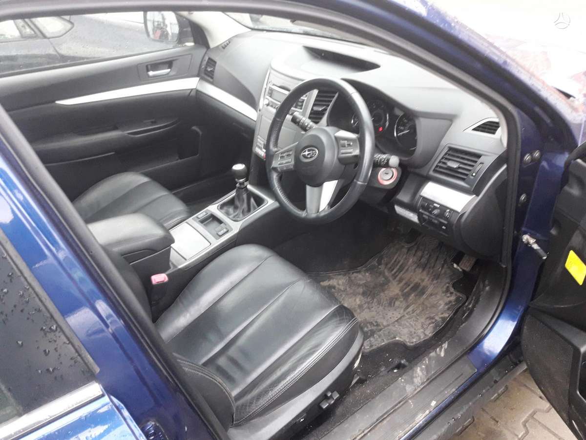 Subaru Legacy Visas auto ardomas dalimis