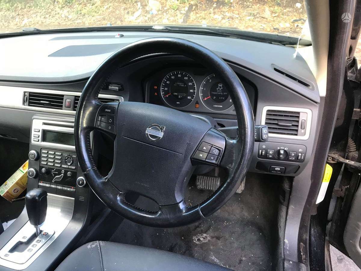 Volvo V70 for parts