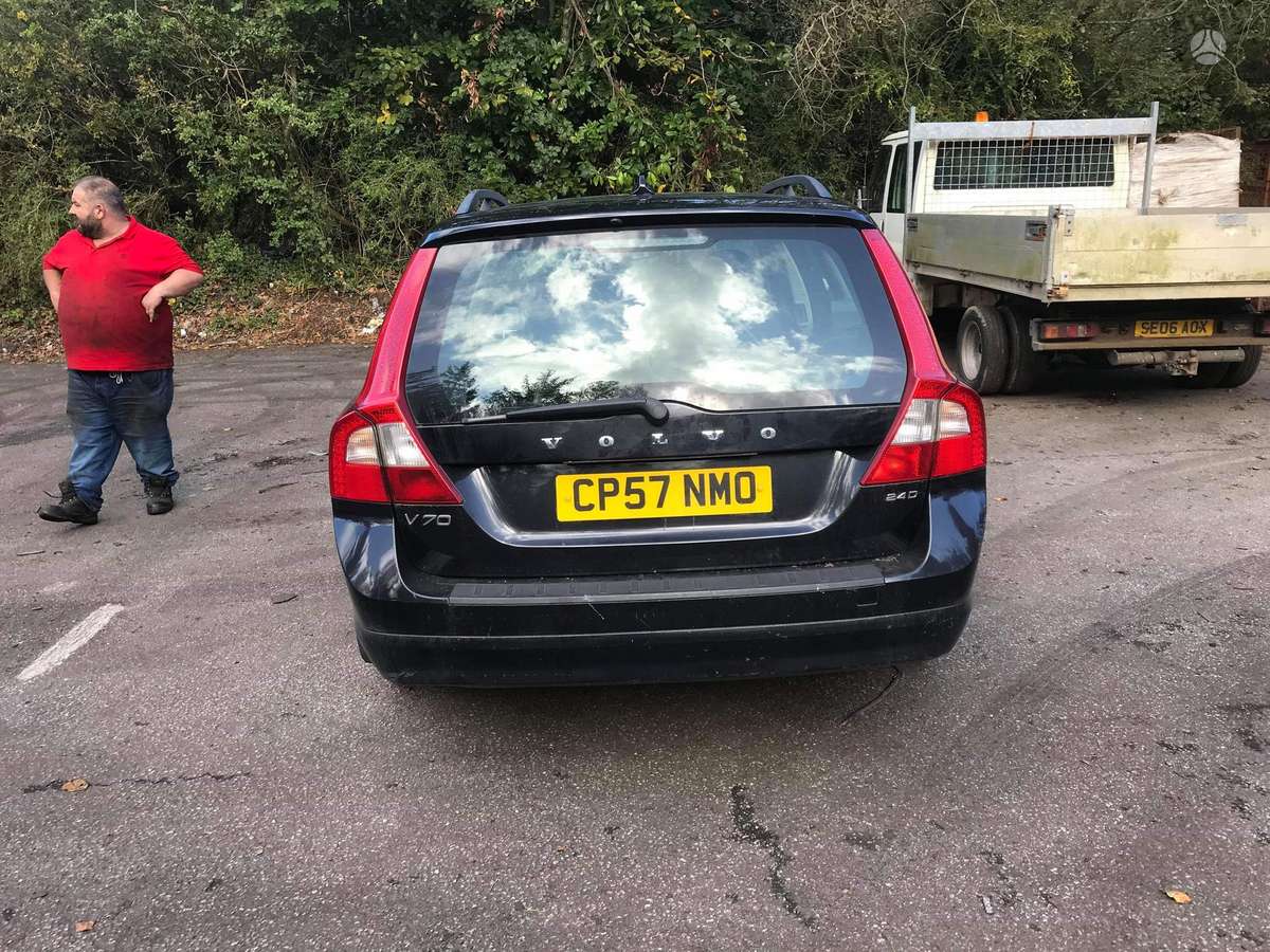 Volvo V70 for parts
